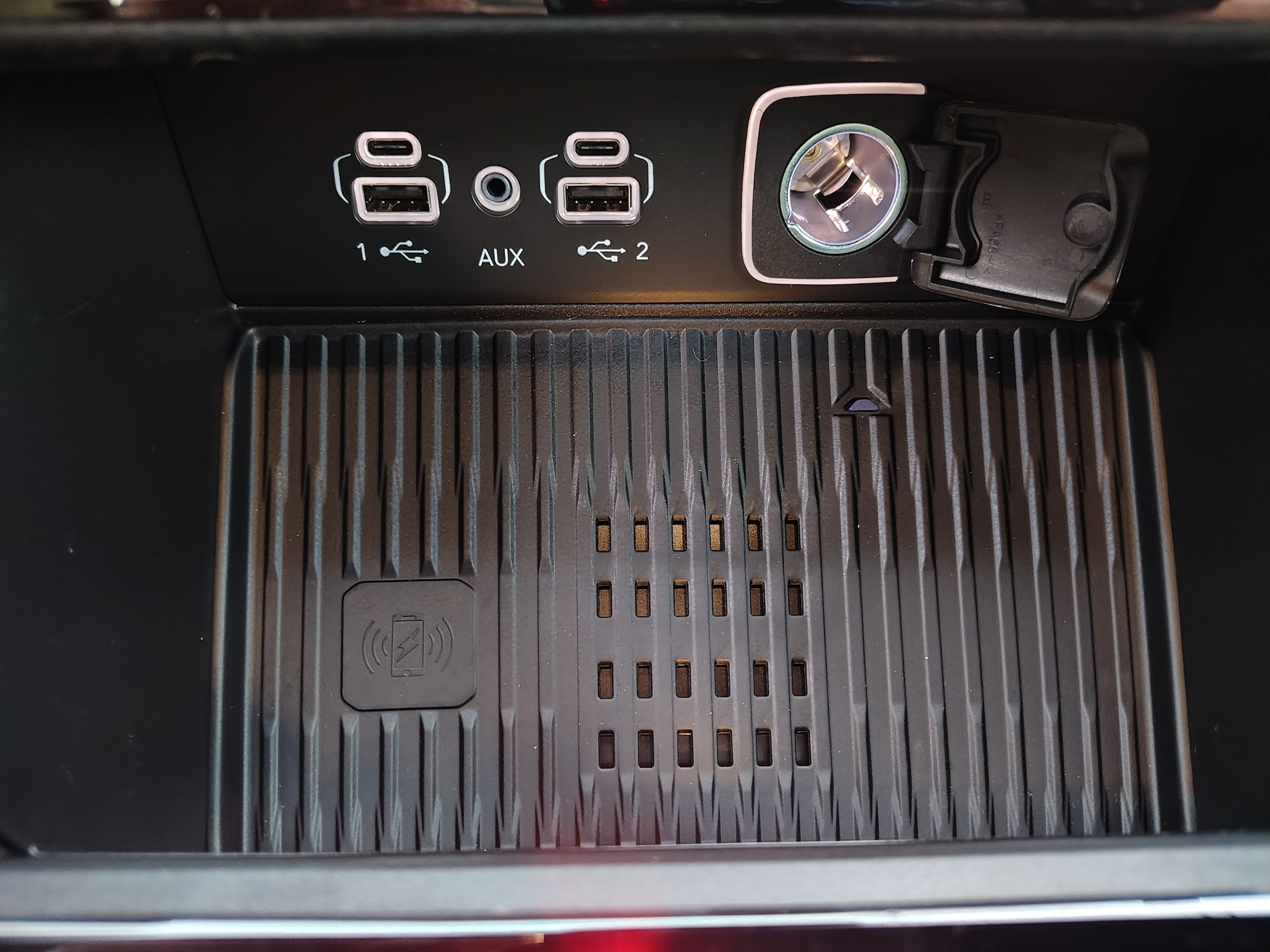 2027 Jeep Grand Cherokee photo 37 of 41