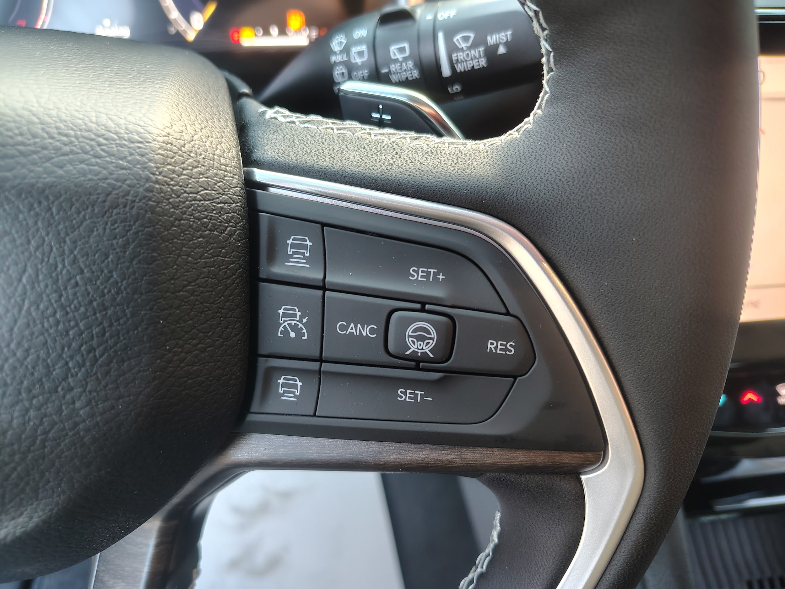 2027 Jeep Grand Cherokee photo 34 of 43