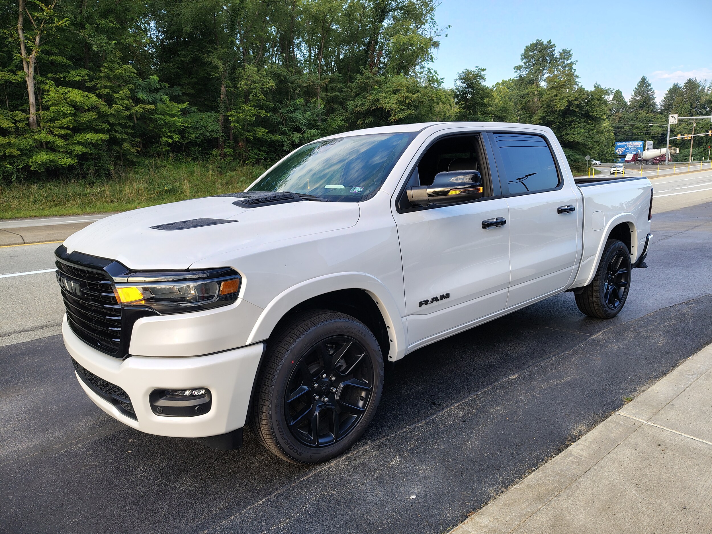 2025 Ram 1500 Laramie photo 4