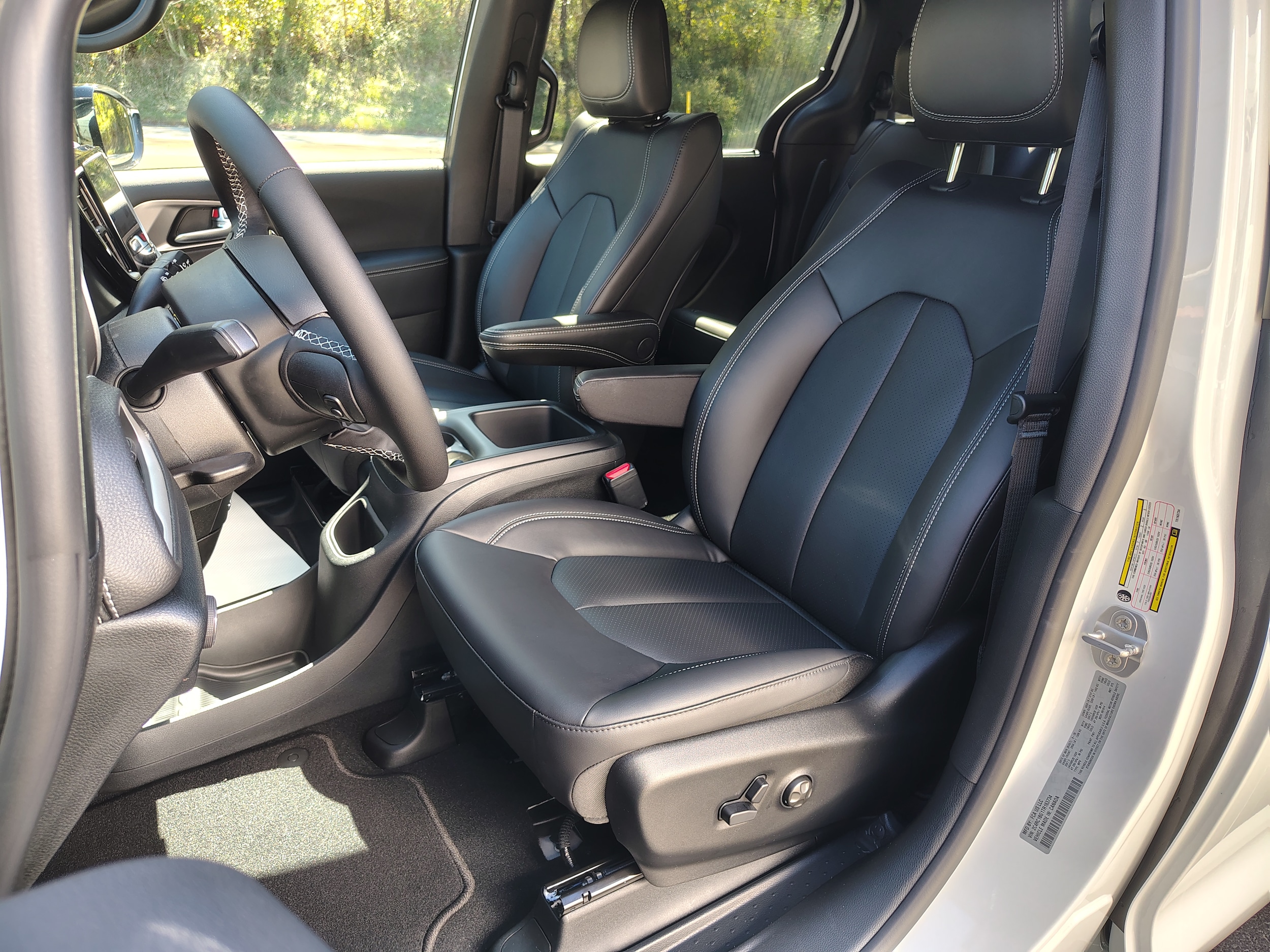 2026 Chrysler Pacifica SELECT Bright White at Three Rivers CJD