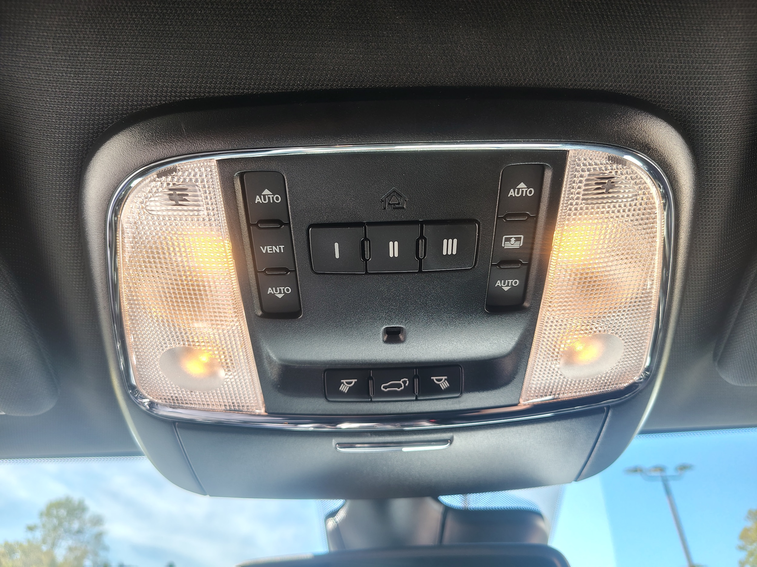 2018 Jeep Grand Cherokee photo 43 of 44