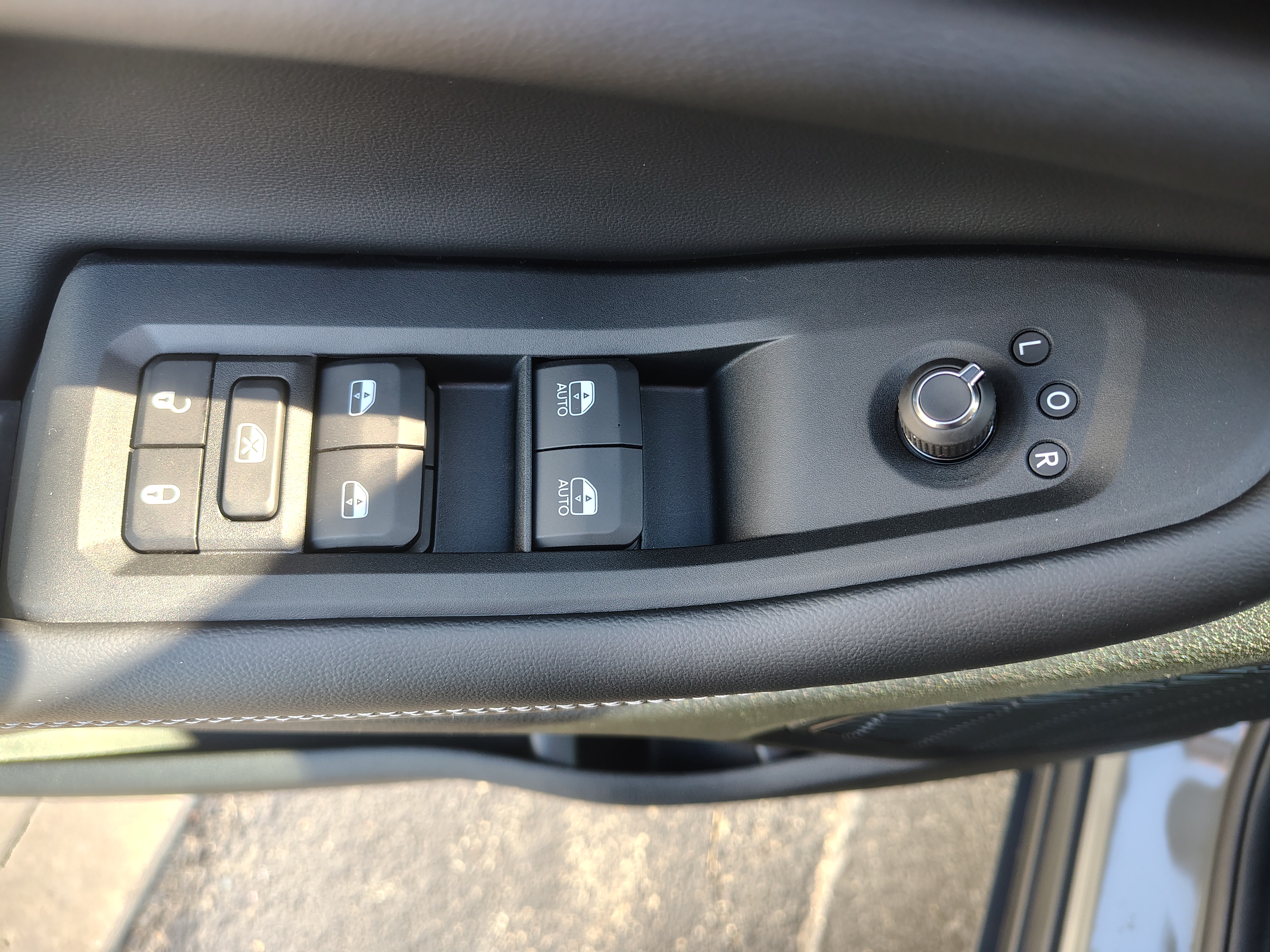2027 Jeep Grand Cherokee photo 22 of 40