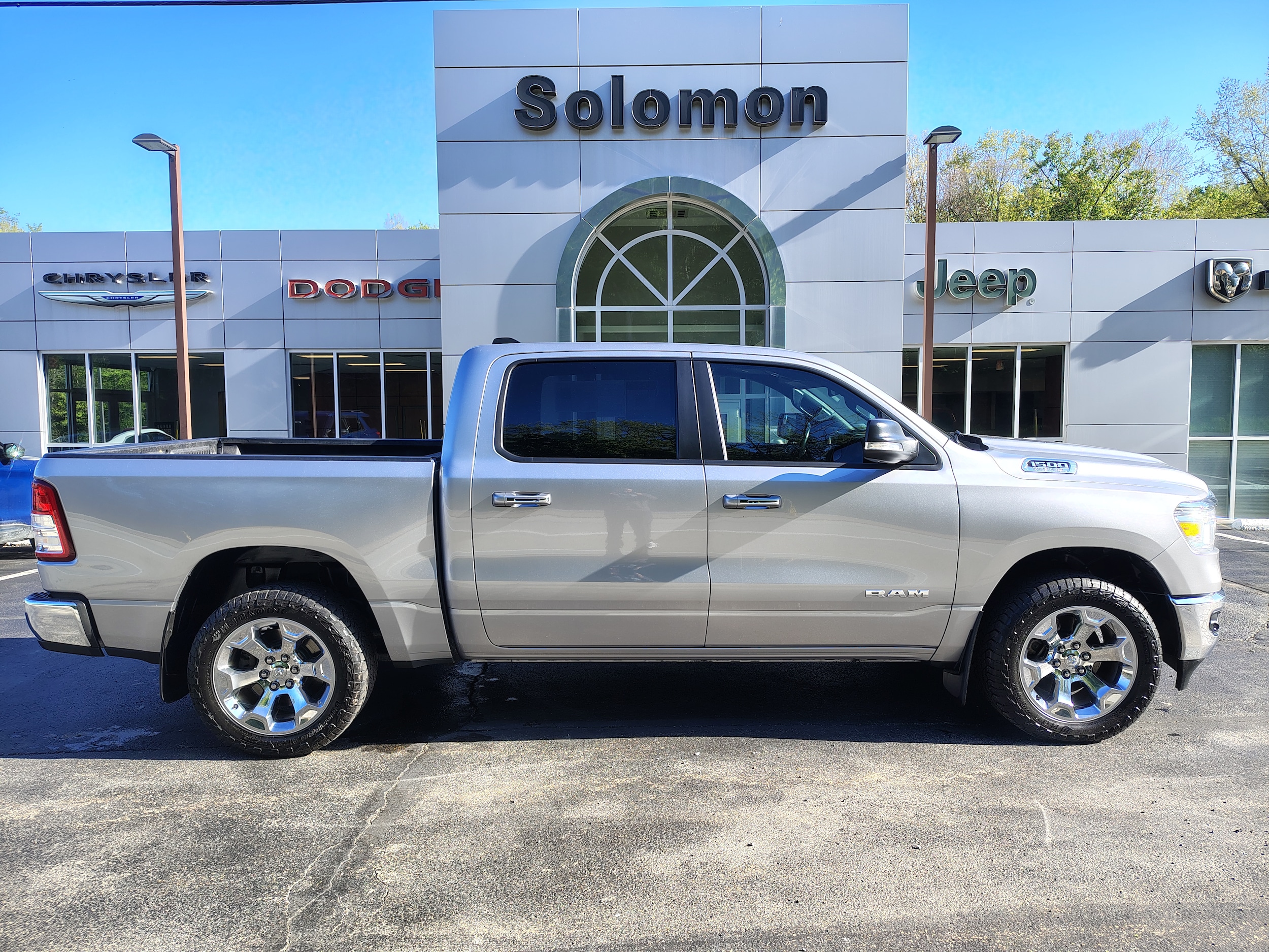 2019 RAM 1500 Big Horn/Lone Star 4x4 Crew Cab 5'7's photo