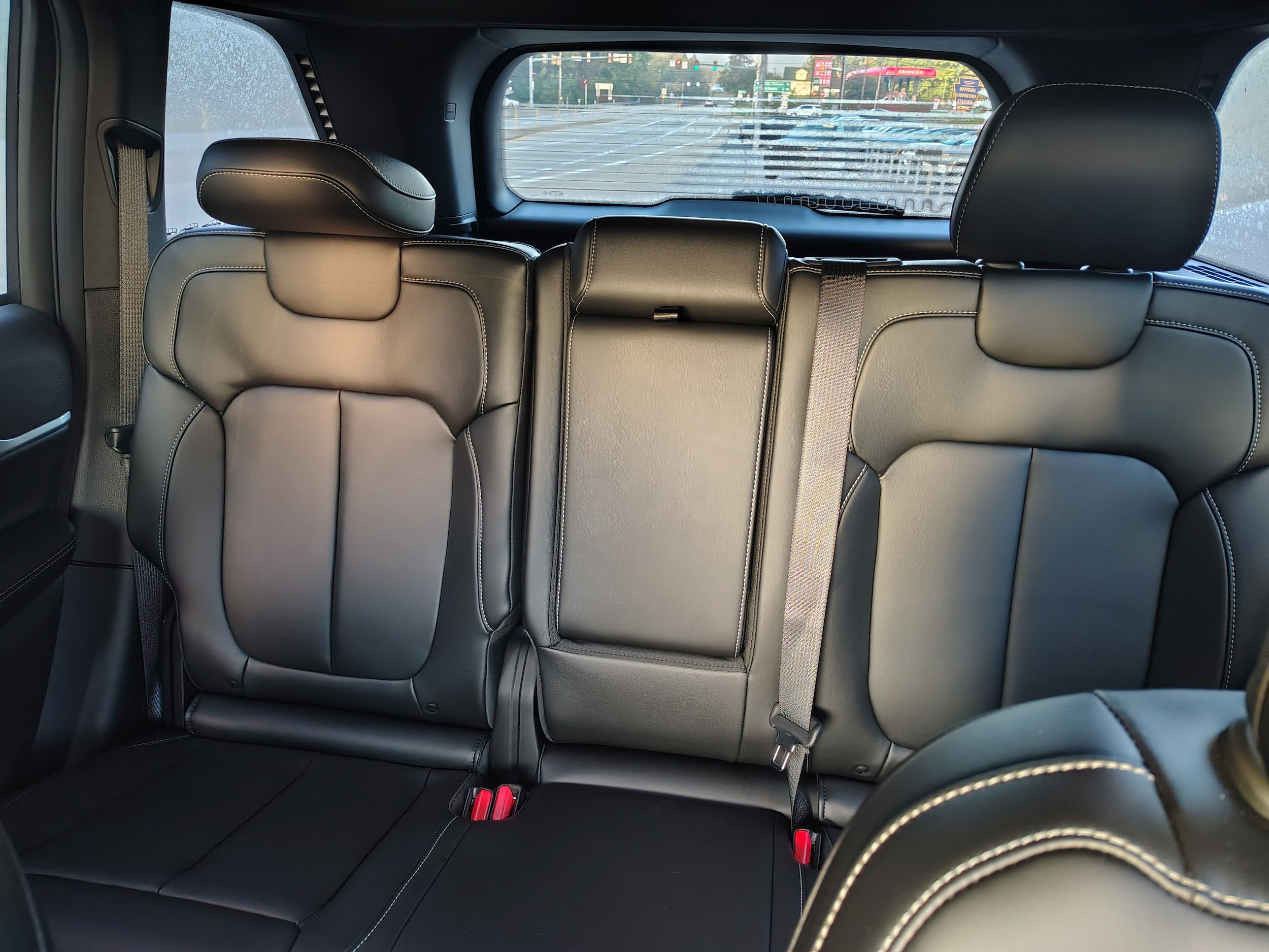 2027 Jeep Grand Cherokee photo 24 of 43