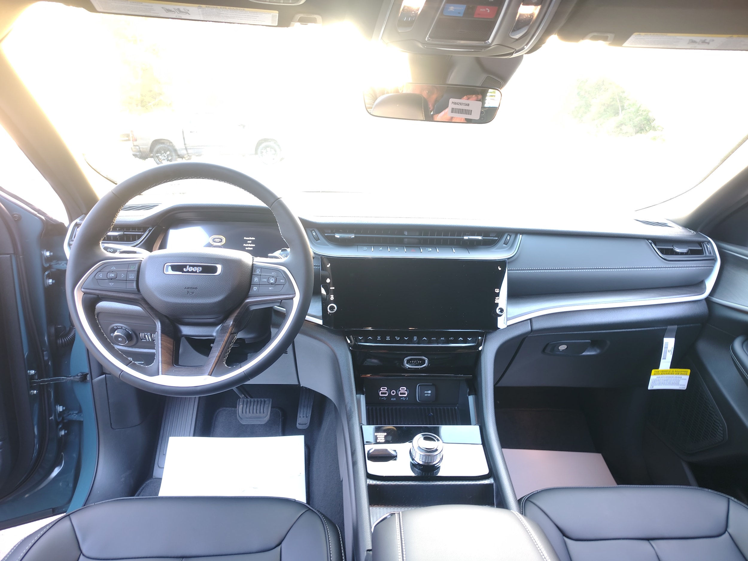2027 Jeep Grand Cherokee photo 27 of 43