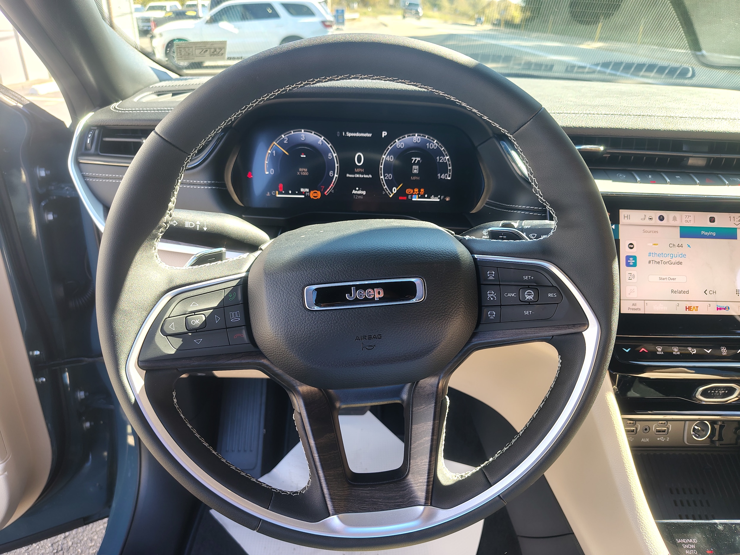 2027 Jeep Grand Cherokee photo 35 of 44