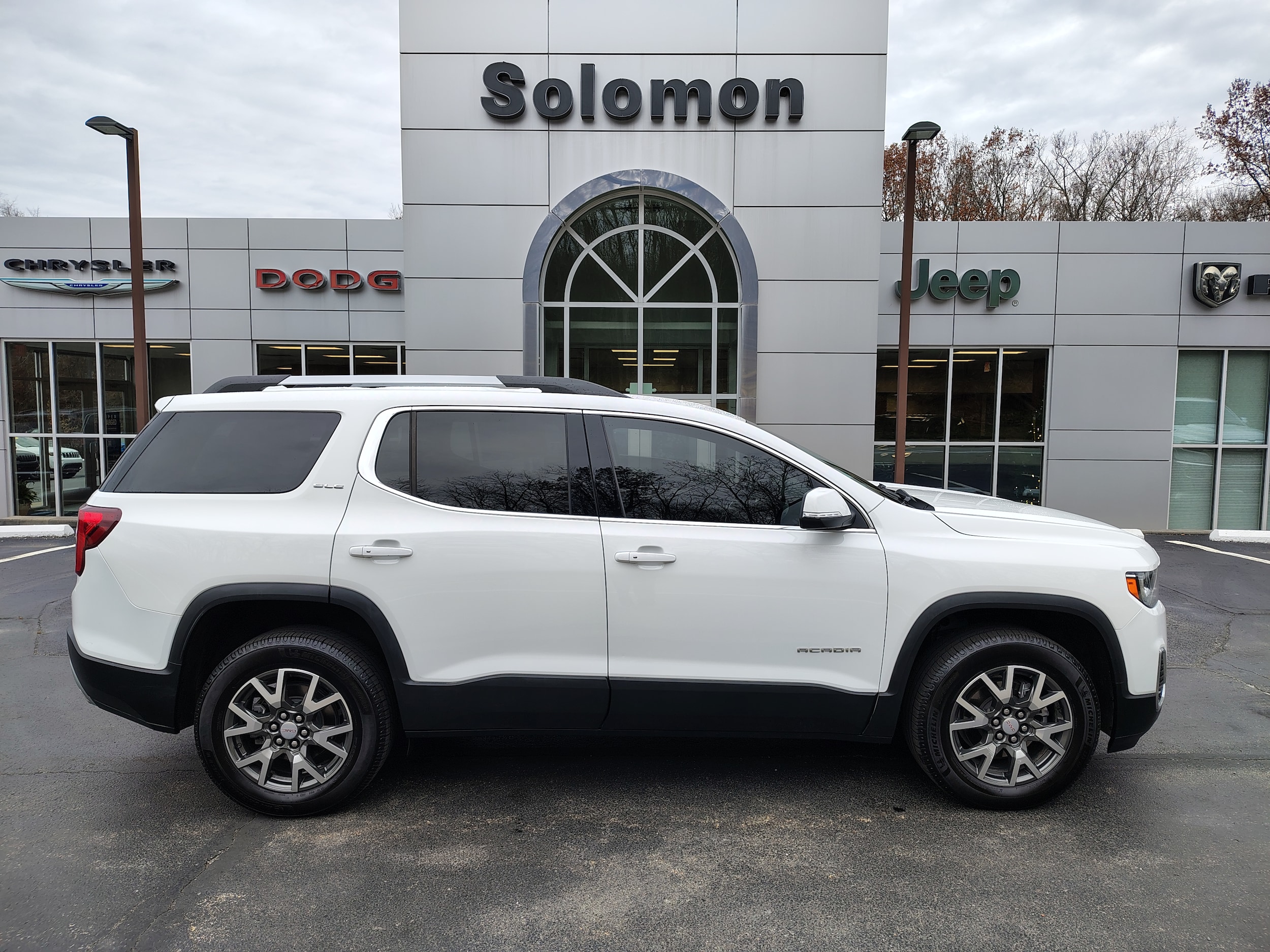 2023 GMC Acadia SLE's photo