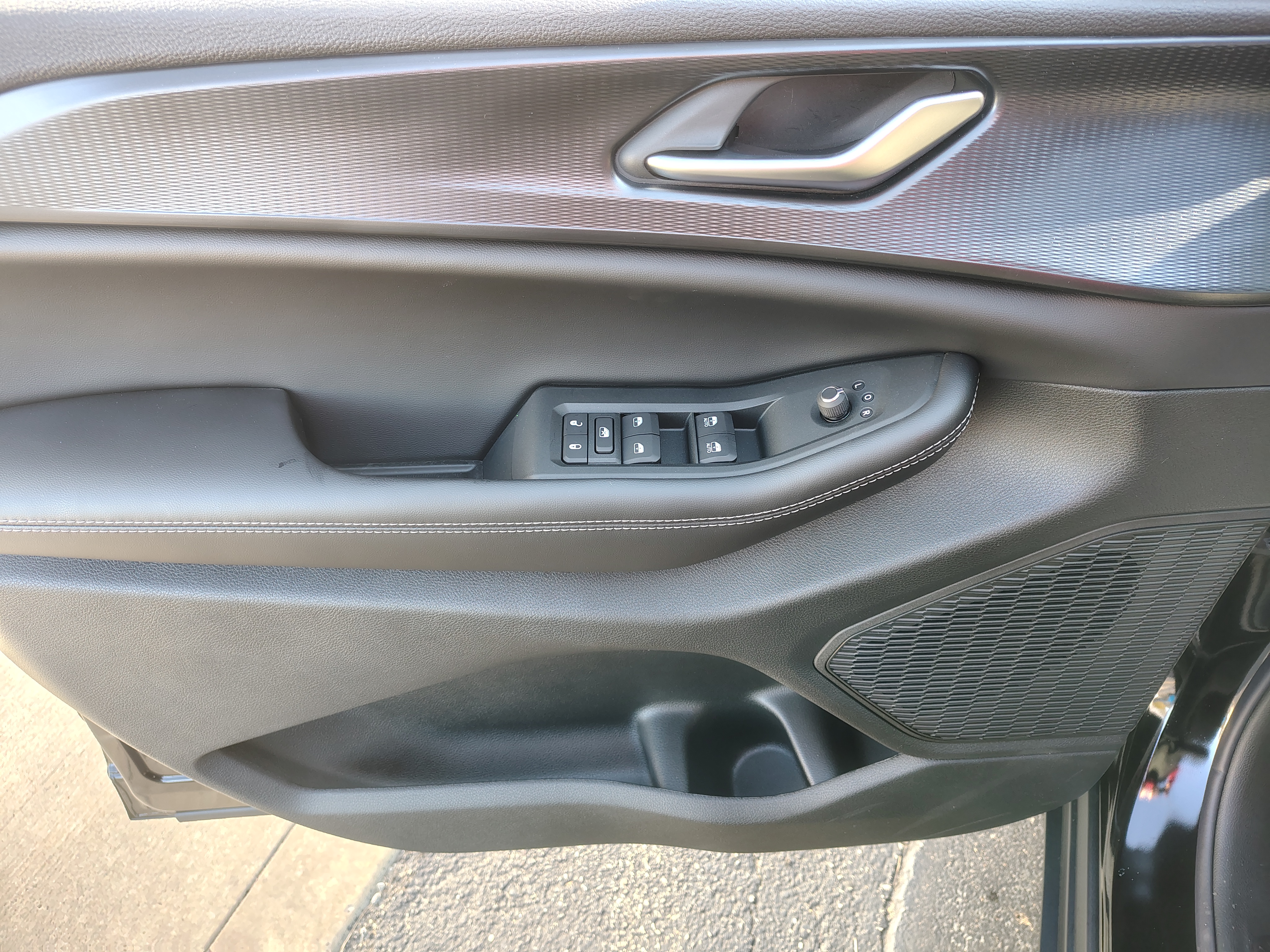 2027 Jeep Grand Cherokee photo 24 of 39