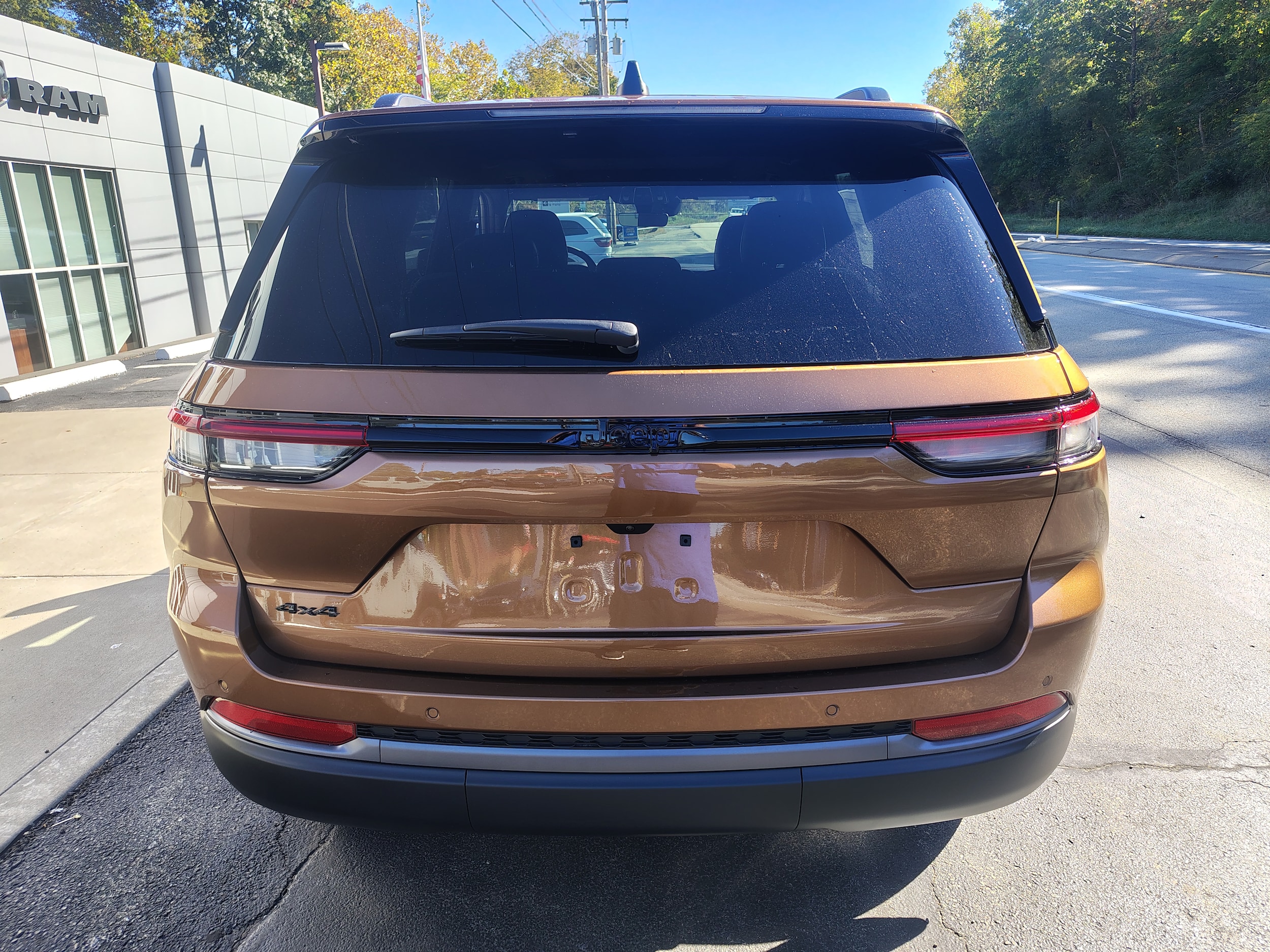 2027 Jeep Grand Cherokee photo 8 of 45