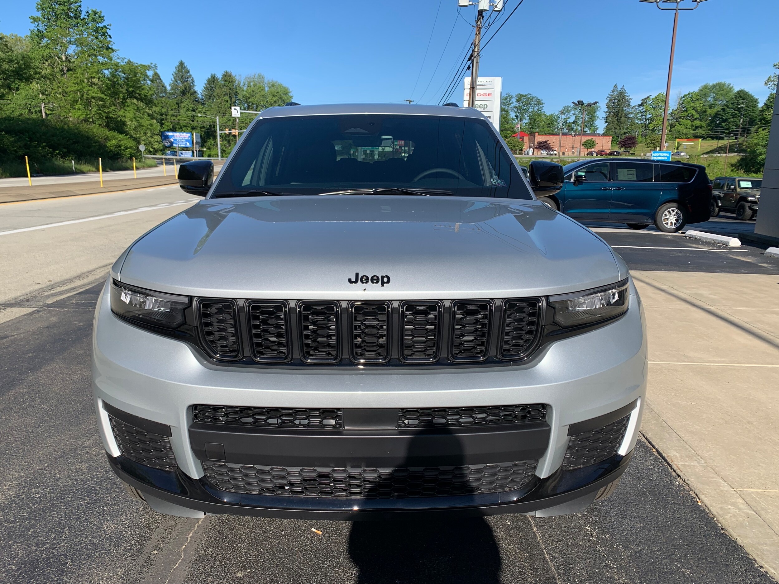 2025 Jeep Grand Cherokee Altitude photo 3