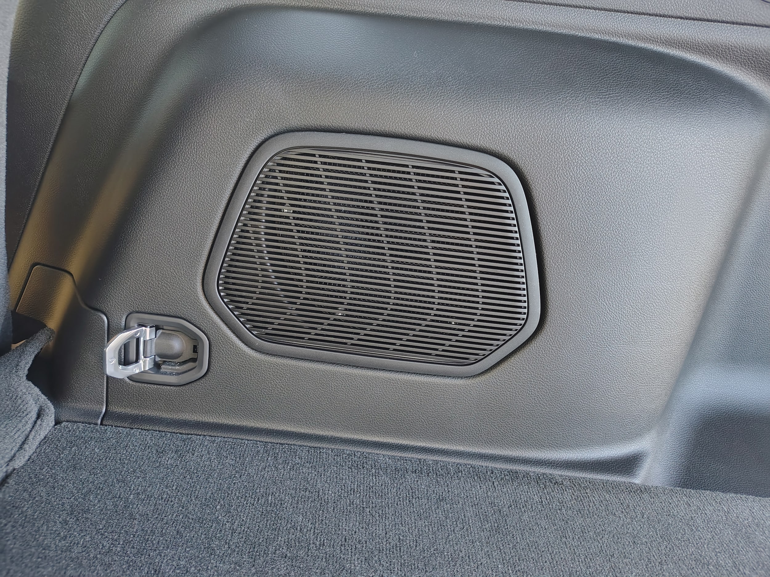 2027 Jeep Grand Cherokee photo 14 of 44