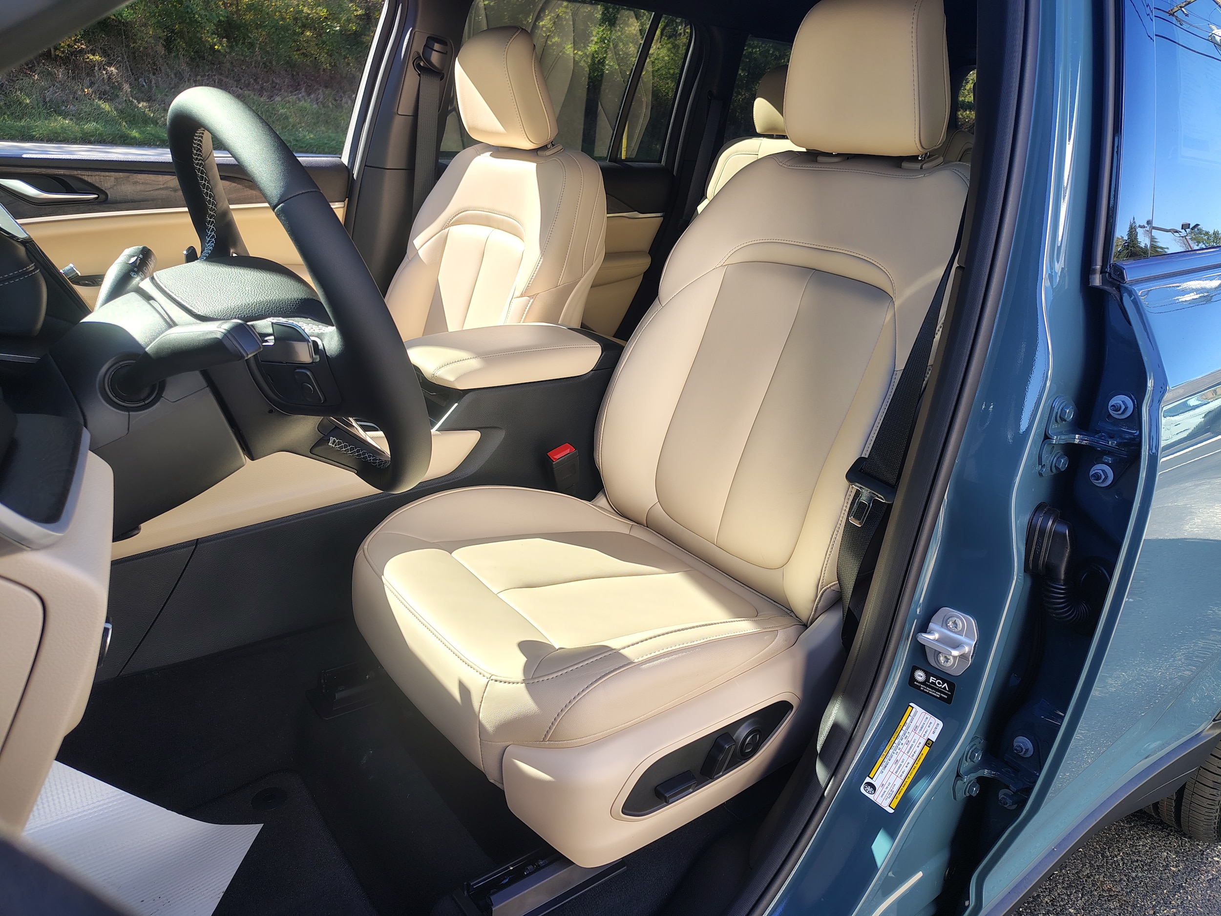 2027 Jeep Grand Cherokee photo 22 of 44