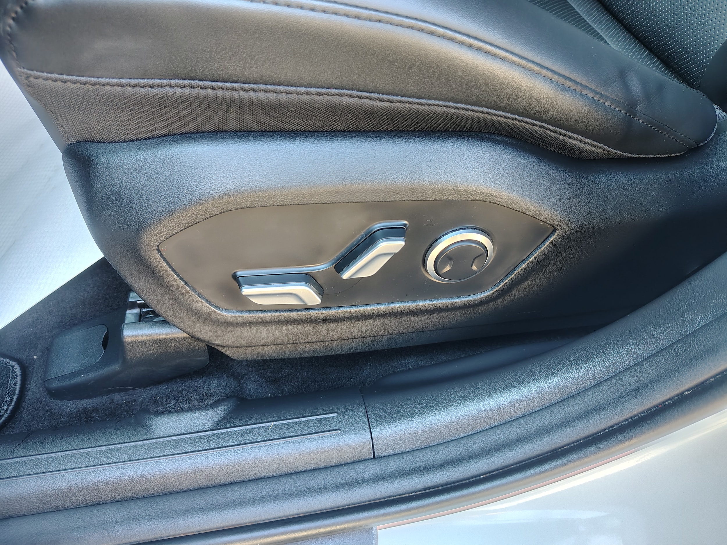 2025 Hyundai Santa Fe Hybrid photo 21 of 40