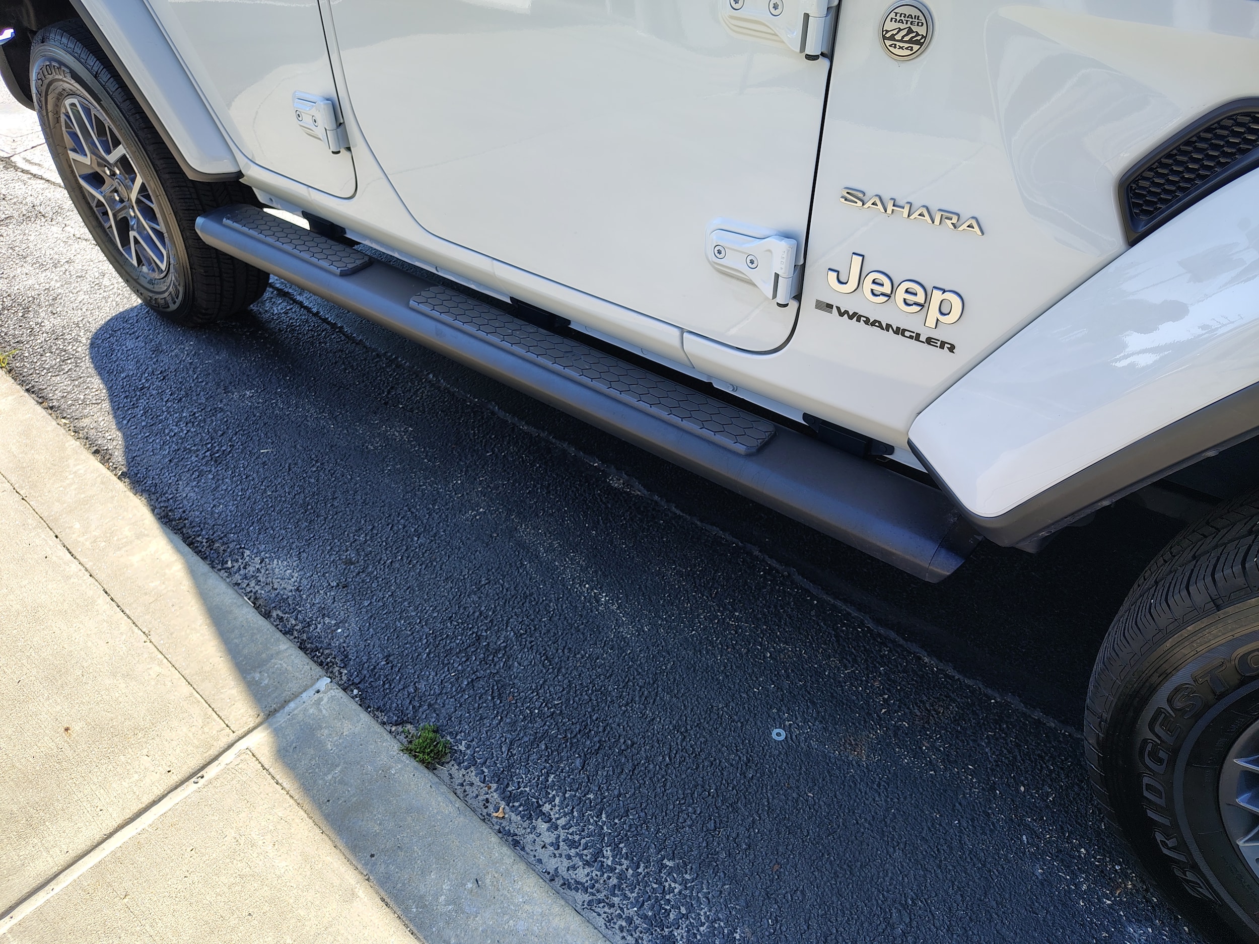 2024 Jeep Wrangler Sahara - 6