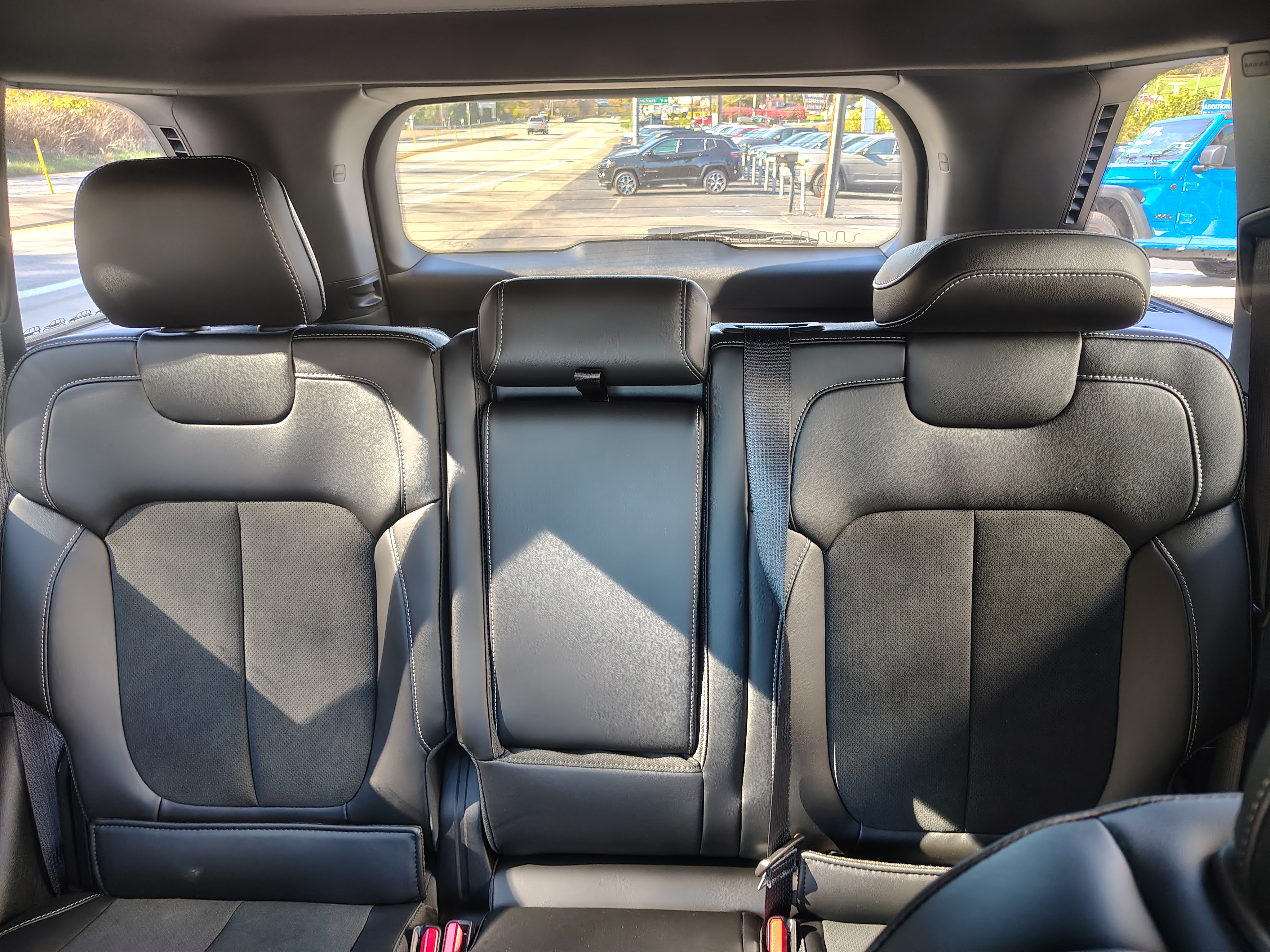 2027 Jeep Grand Cherokee photo 23 of 39