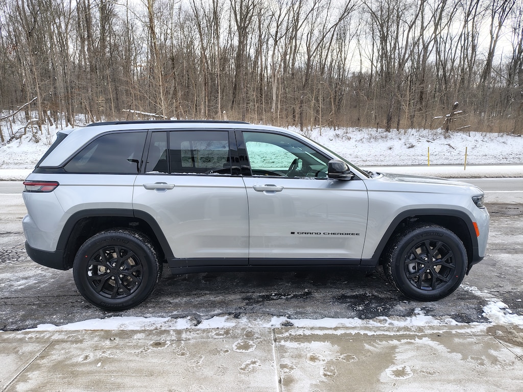 New 2026 Jeep Grand Cherokee LAREDO ALTITUDE 4X4 Sport Utility