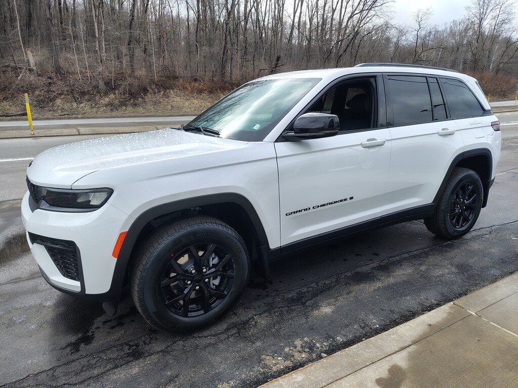 New 2026 Jeep Grand Cherokee LAREDO ALTITUDE 4X4 Sport Utility