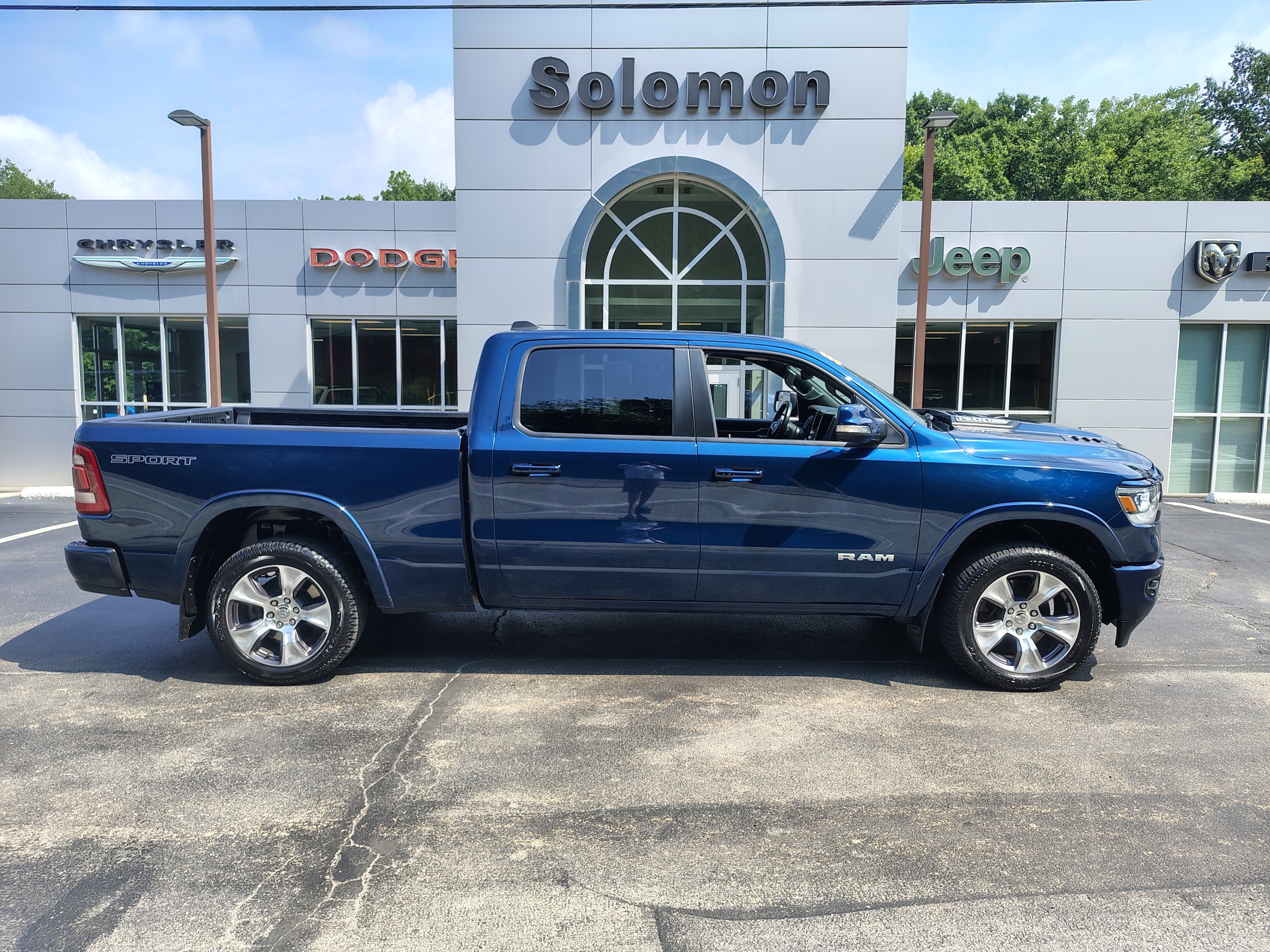 2022 RAM 1500 Laramie Crew Cab 4WD