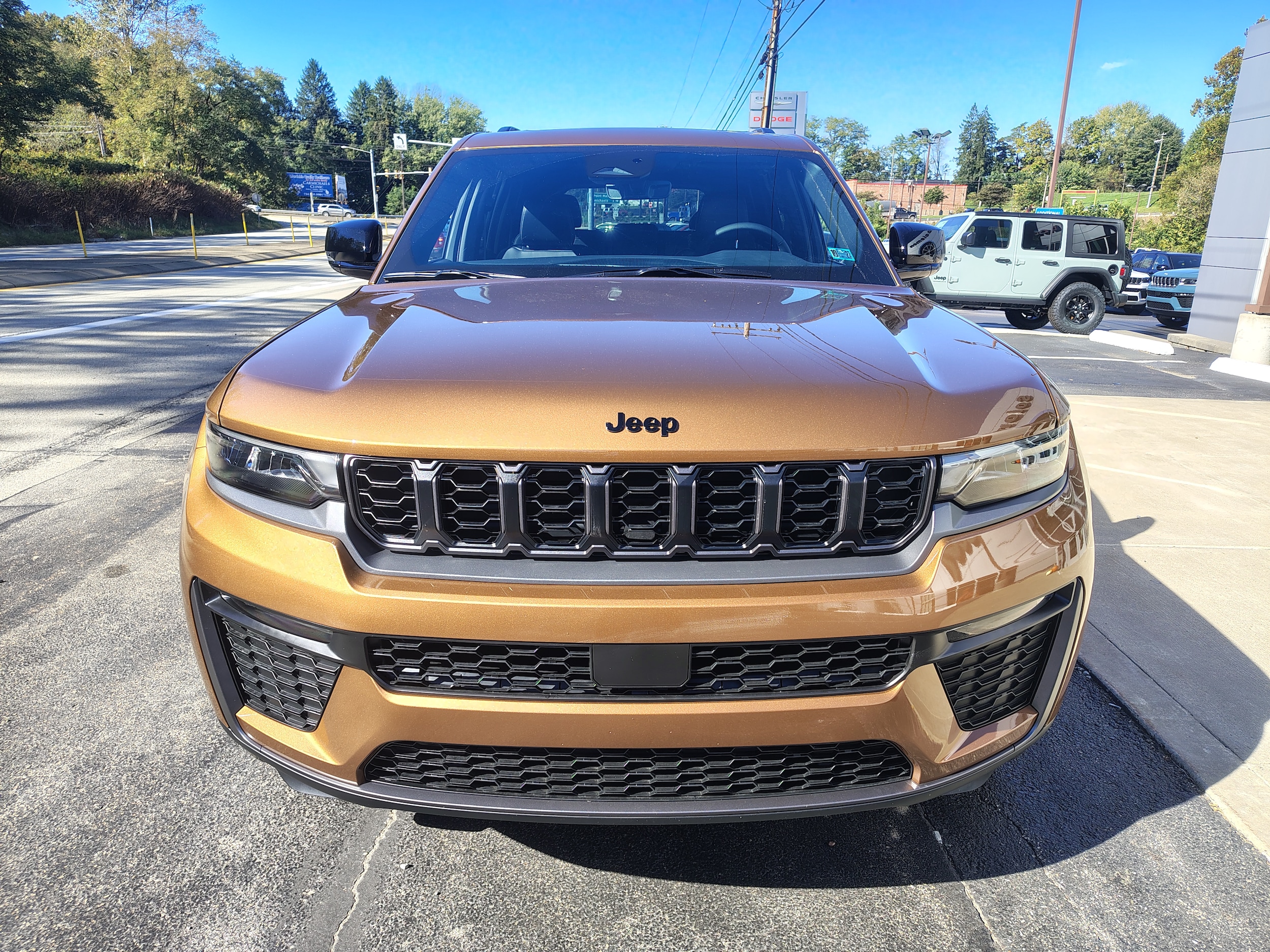 2027 Jeep Grand Cherokee photo 3 of 45