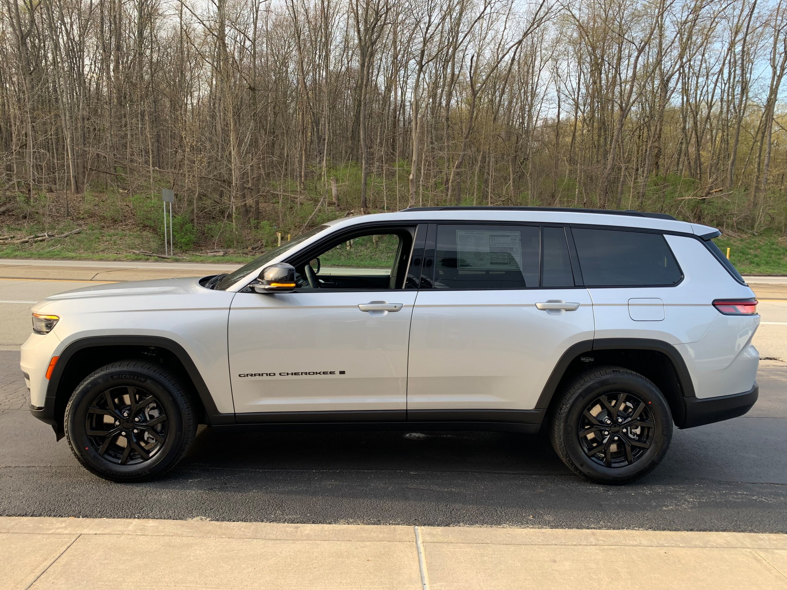 2025 Jeep Grand Cherokee Altitude photo 4