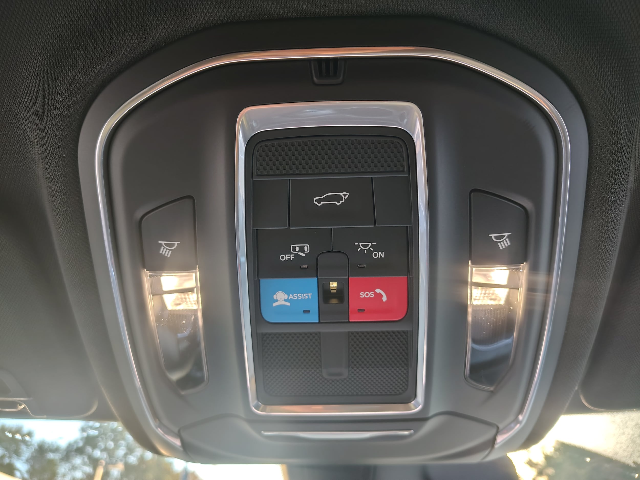 2027 Jeep Grand Cherokee photo 41 of 43