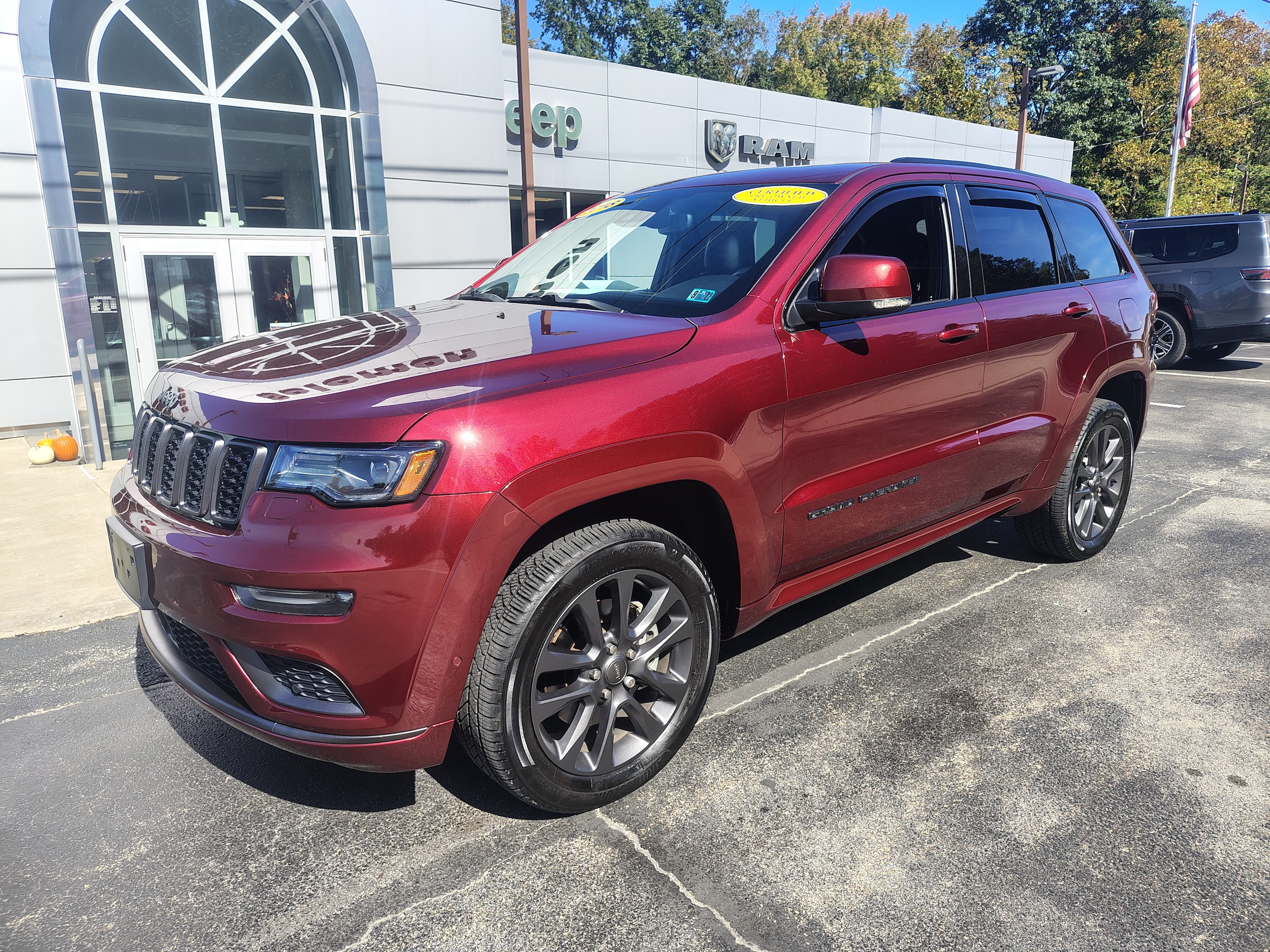 2018 Jeep Grand Cherokee photo 2 of 44