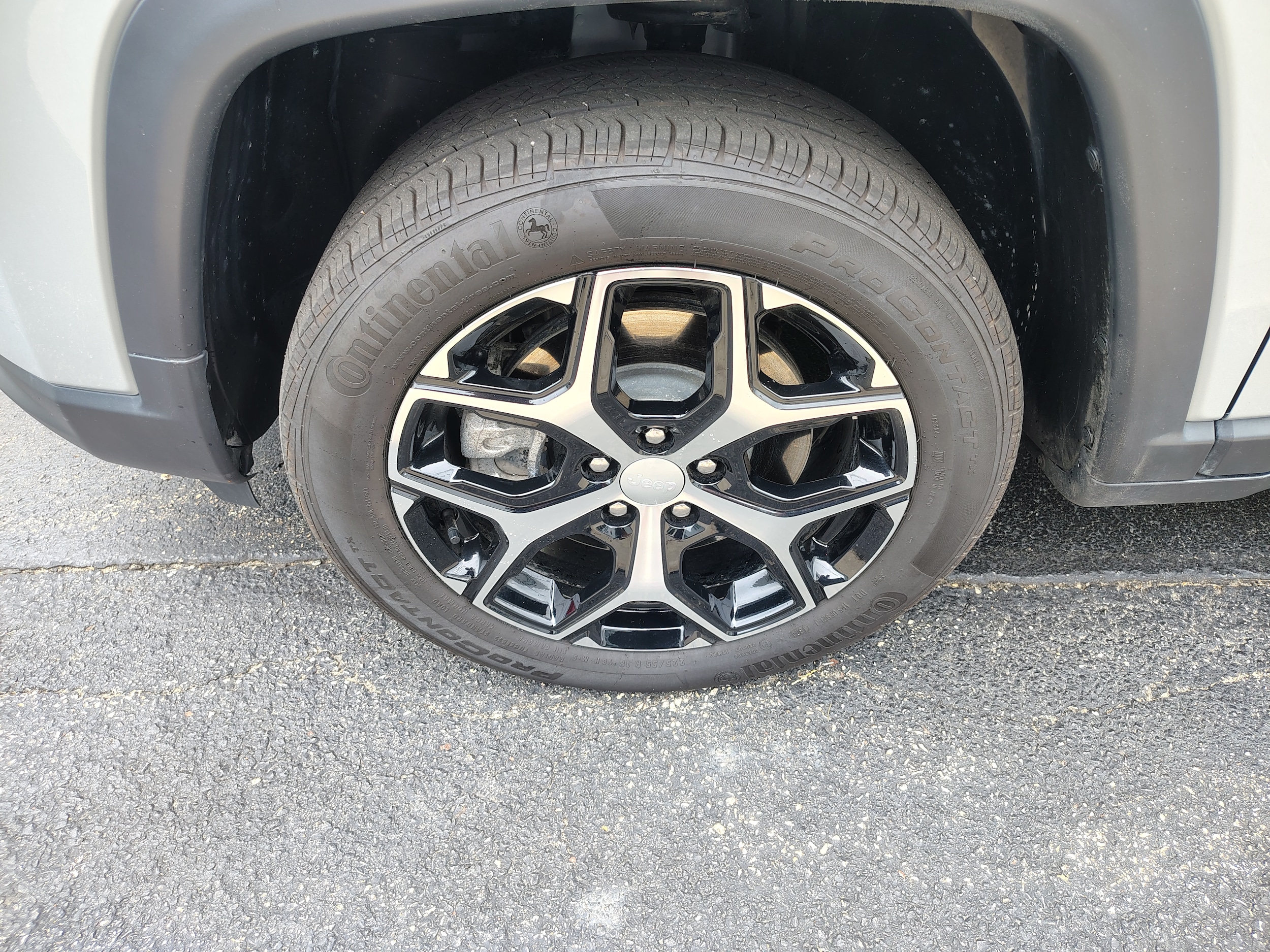 2024 Jeep Compass Limited Silver Zynith Metallic Clearcoat at Solomon CJD Carmichaels