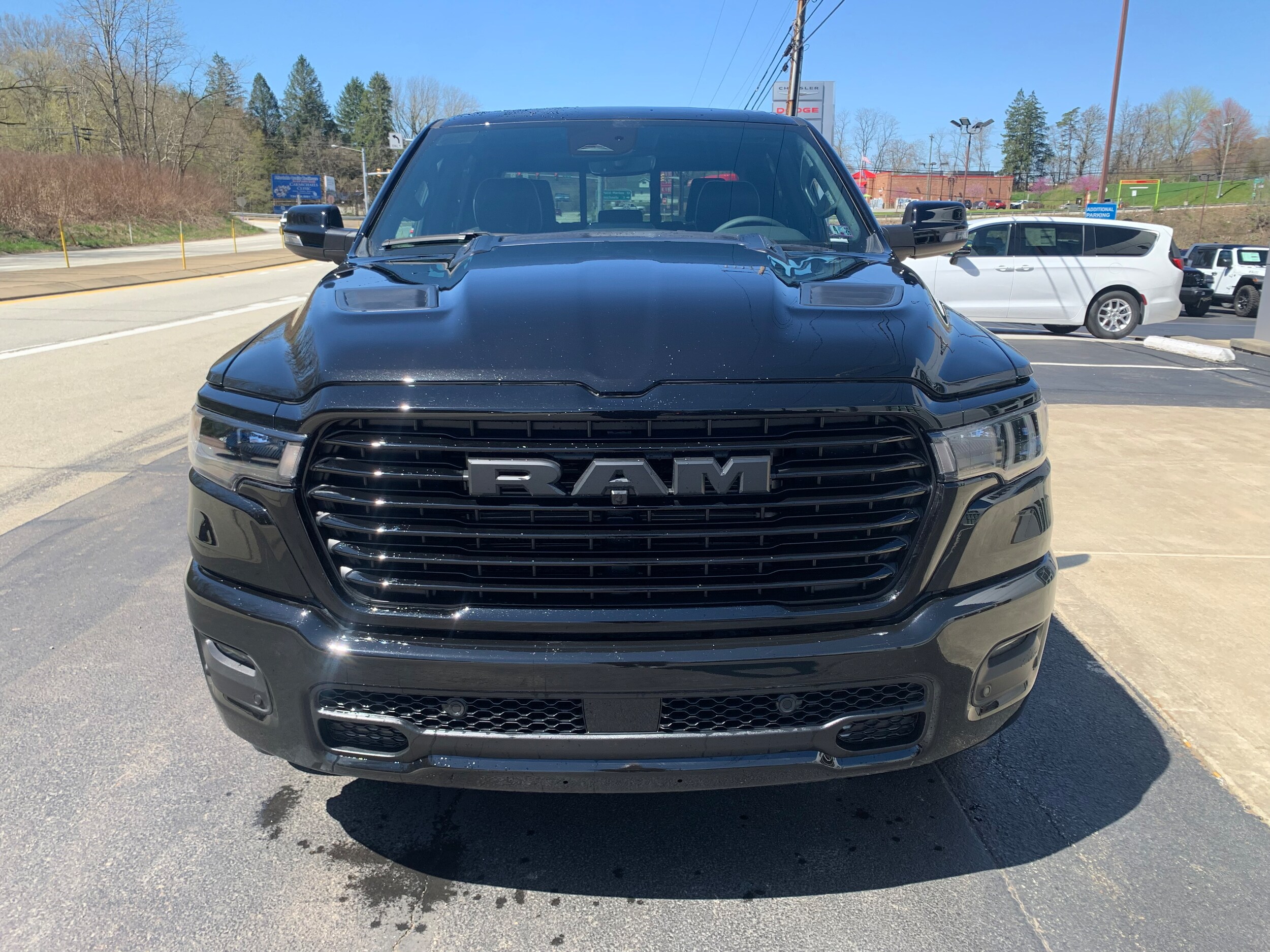 2025 Ram 1500 Laramie photo 3