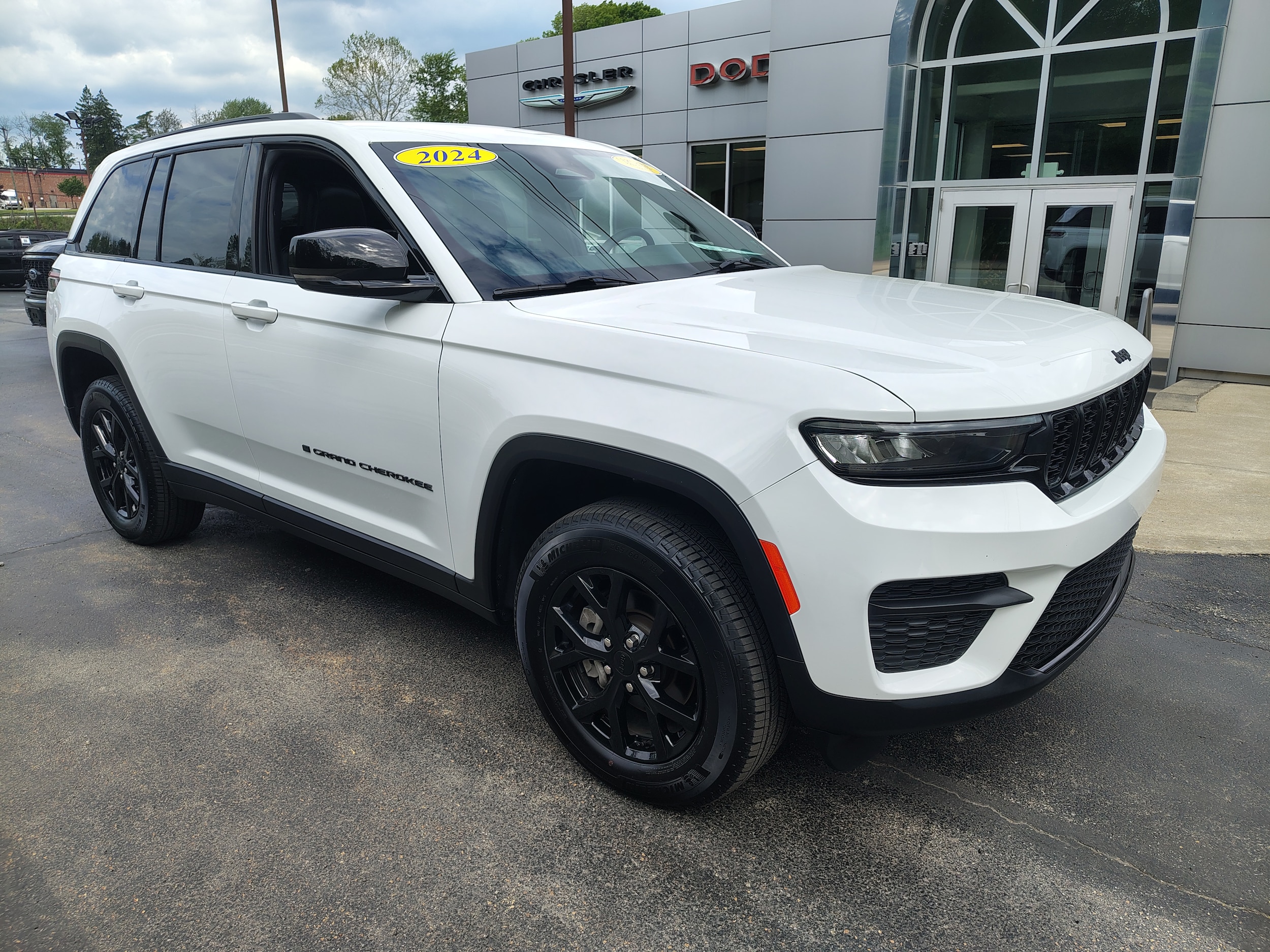 2024 Jeep Grand Cherokee Altitude X Bright White Clearcoat at Solomon CJD Carmichaels