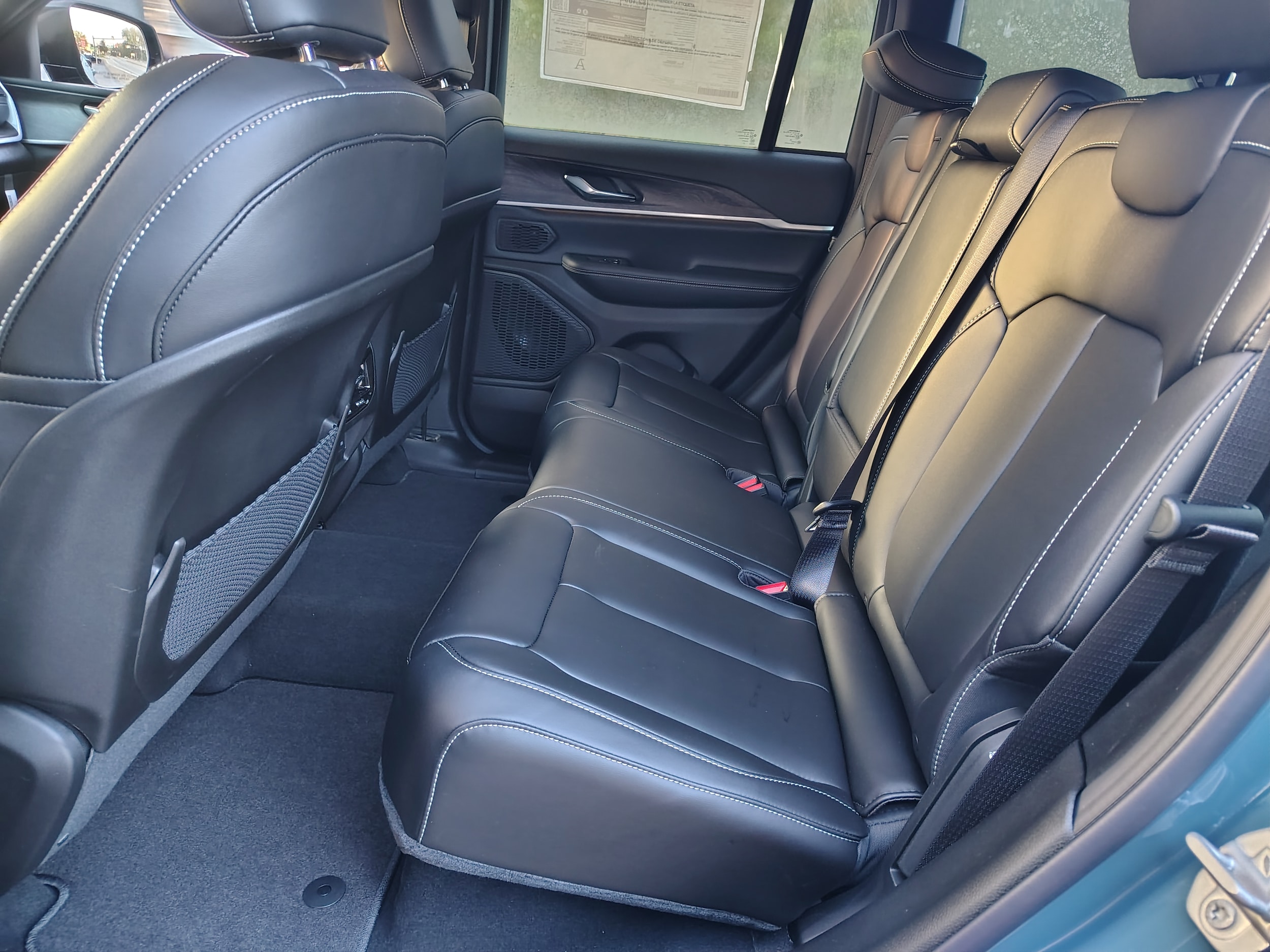 2027 Jeep Grand Cherokee photo 25 of 43