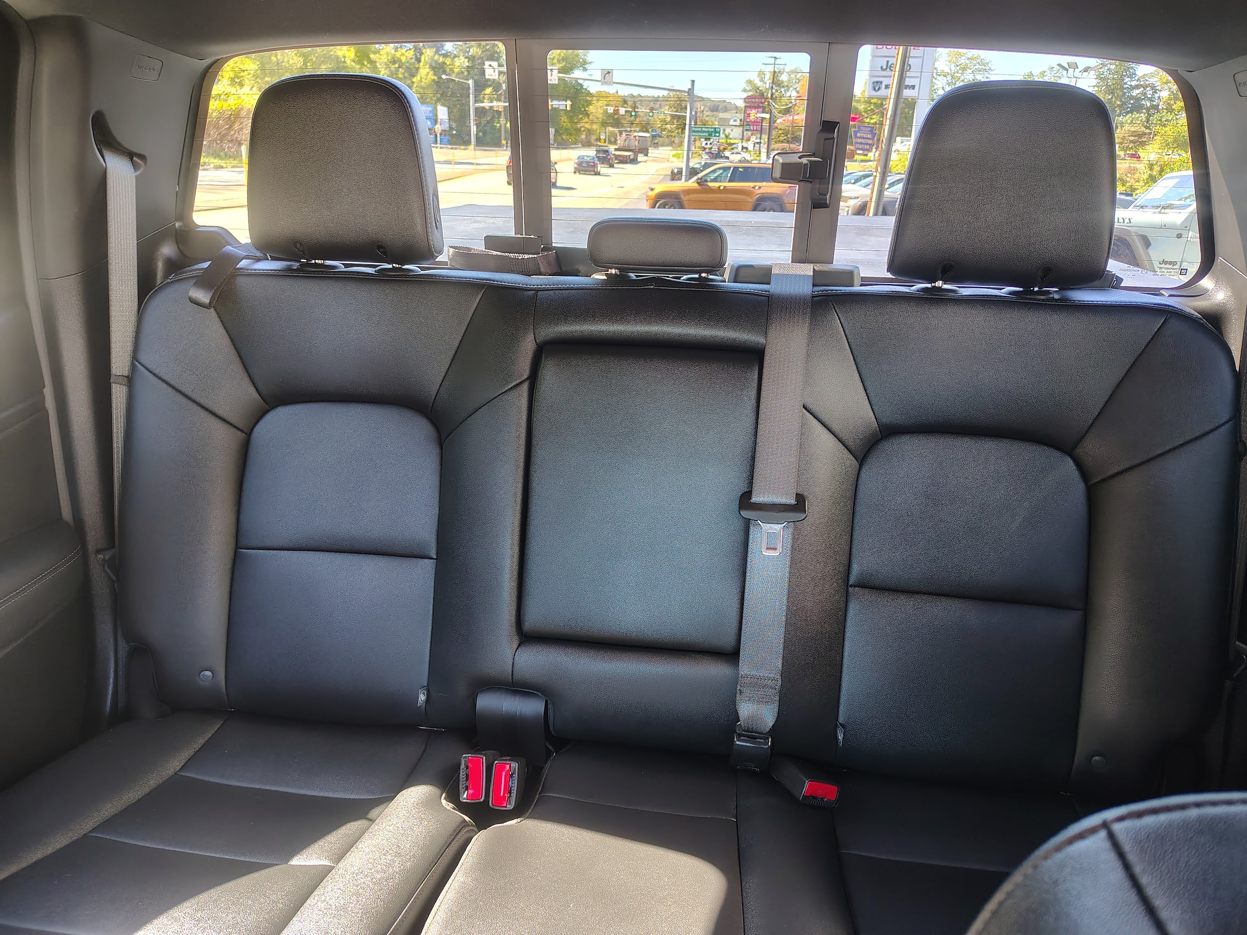 2025 GMC Canyon photo 21 of 39
