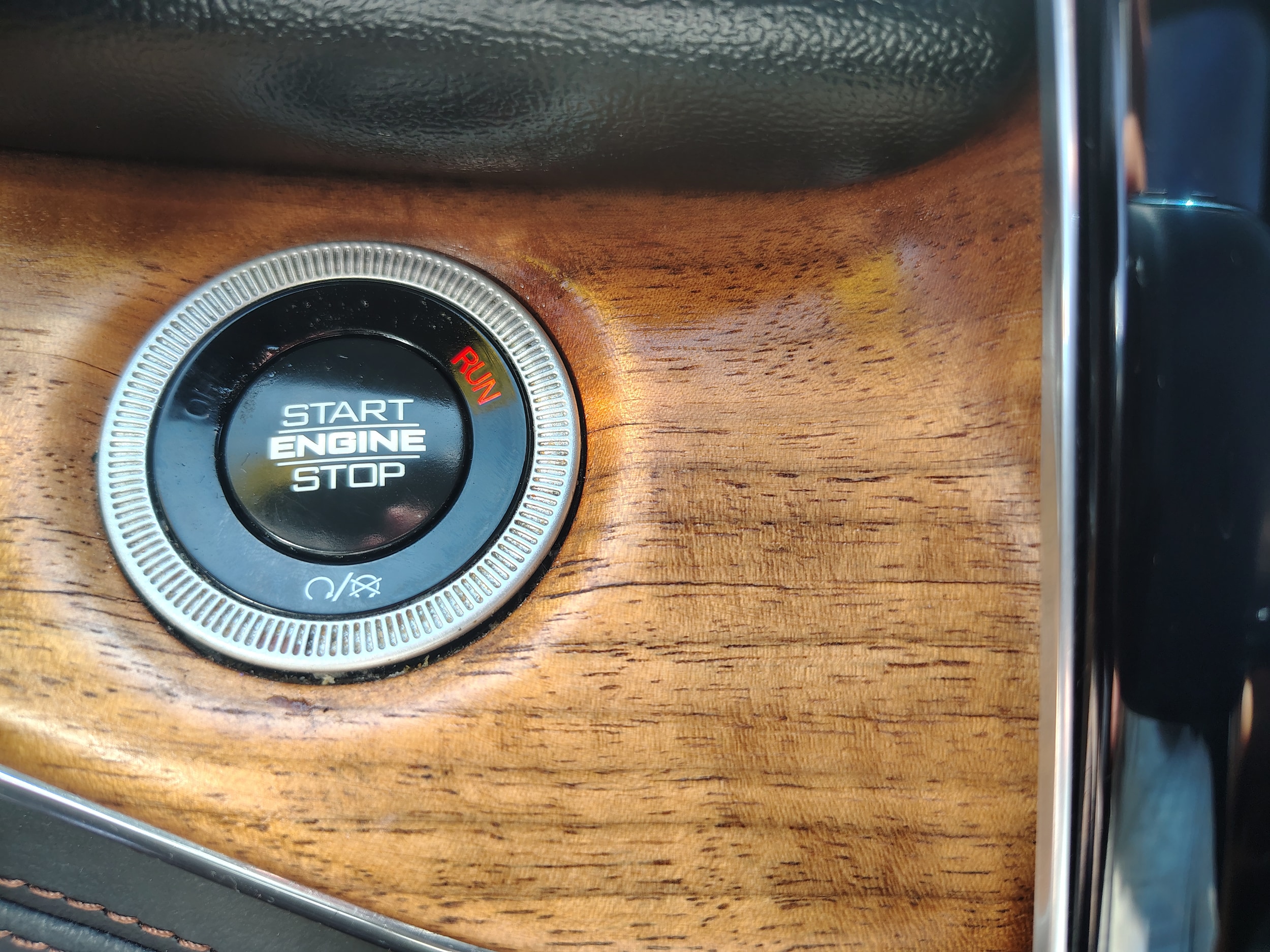 2025 Jeep Grand Cherokee L Summit Reserve Diamond Black Crystal Pearlcoat at Solomon CJD Carmichaels