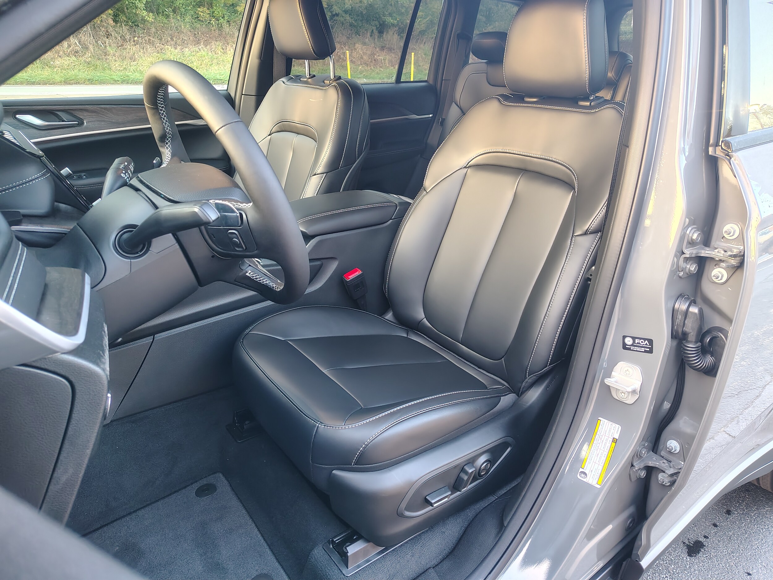 2027 Jeep Grand Cherokee photo 19 of 43
