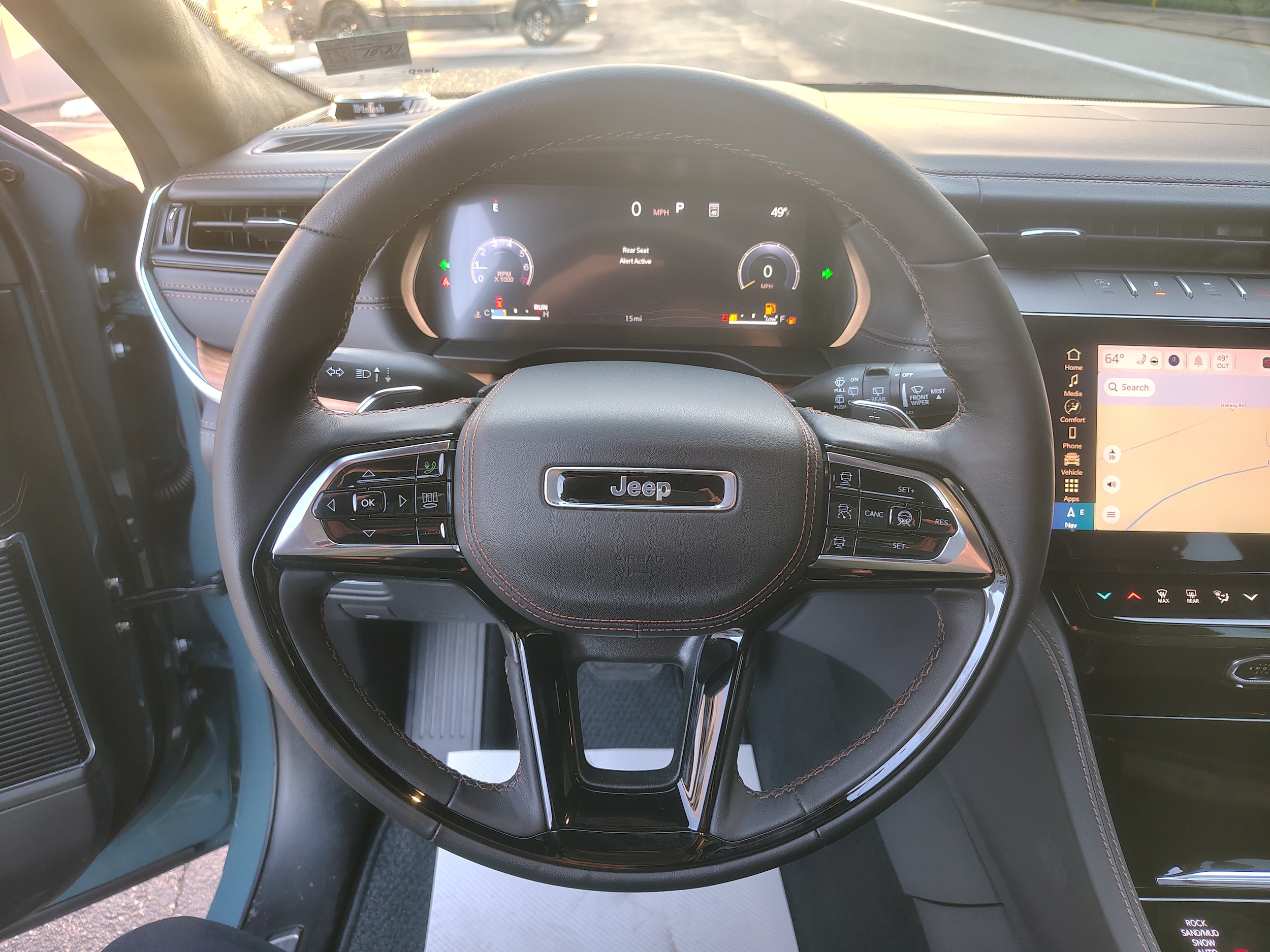 2027 Jeep Grand Cherokee photo 38 of 47