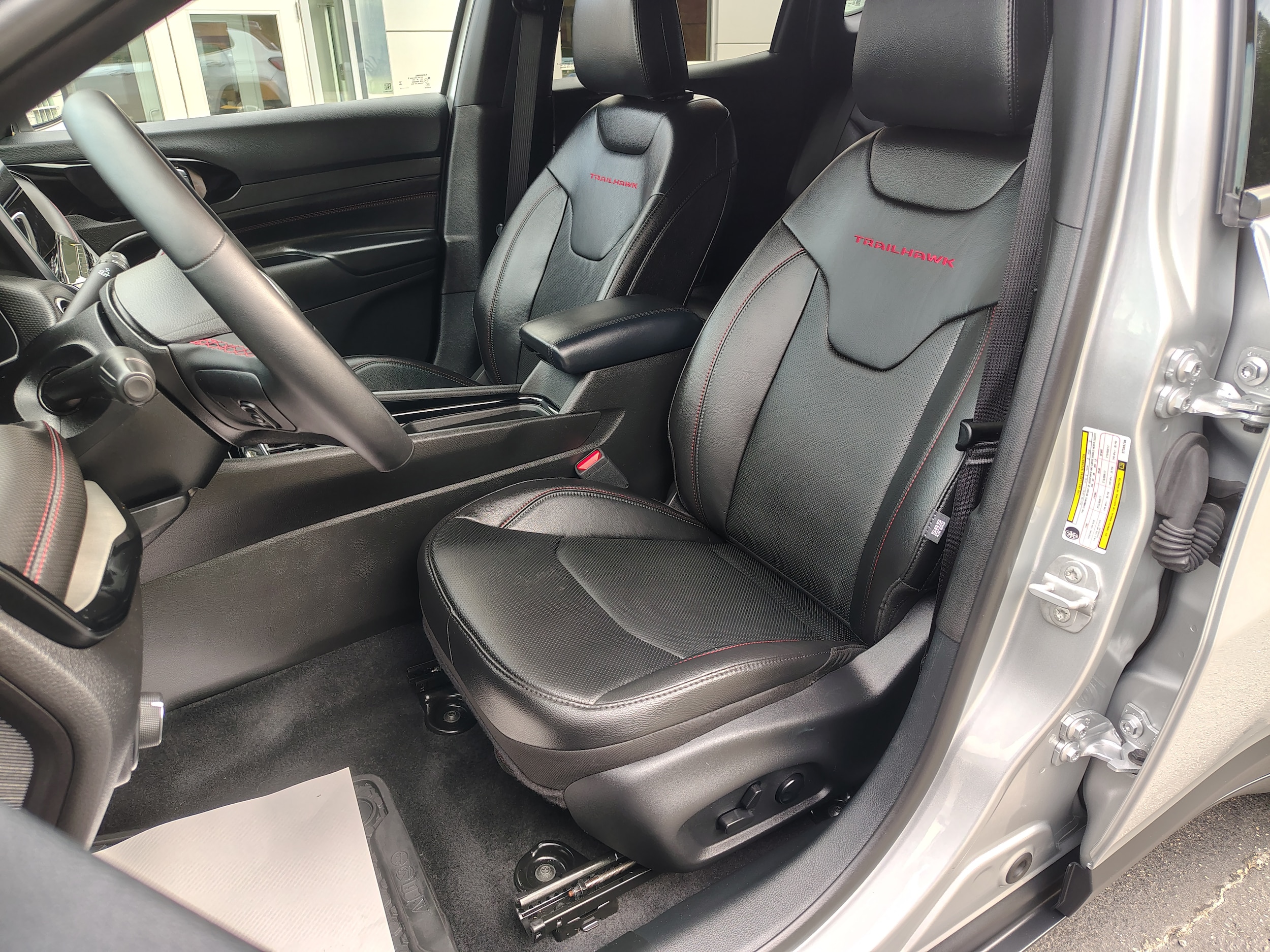 2025 Jeep Compass Trailhawk Silver Zynith Metallic Clearcoat at Solomon CJD Carmichaels