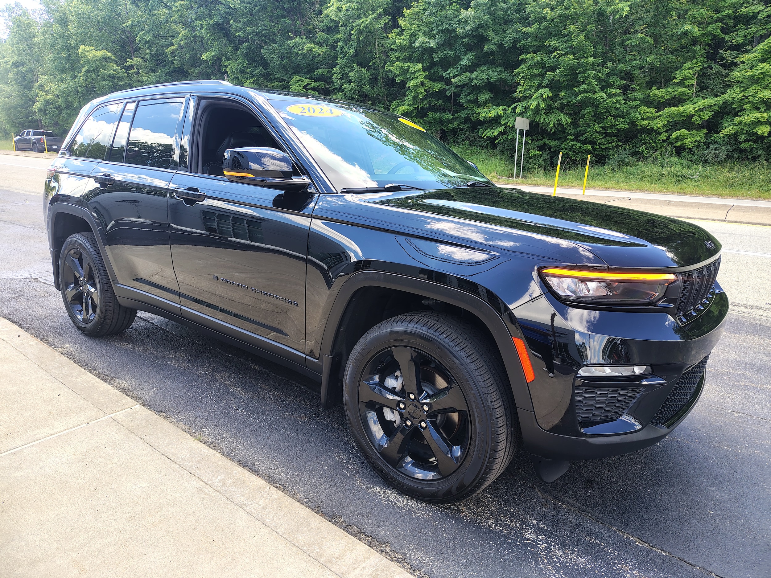 2024 Jeep Grand Cherokee Limited Diamond Black Crystal Pearlcoat at Solomon CJD Carmichaels