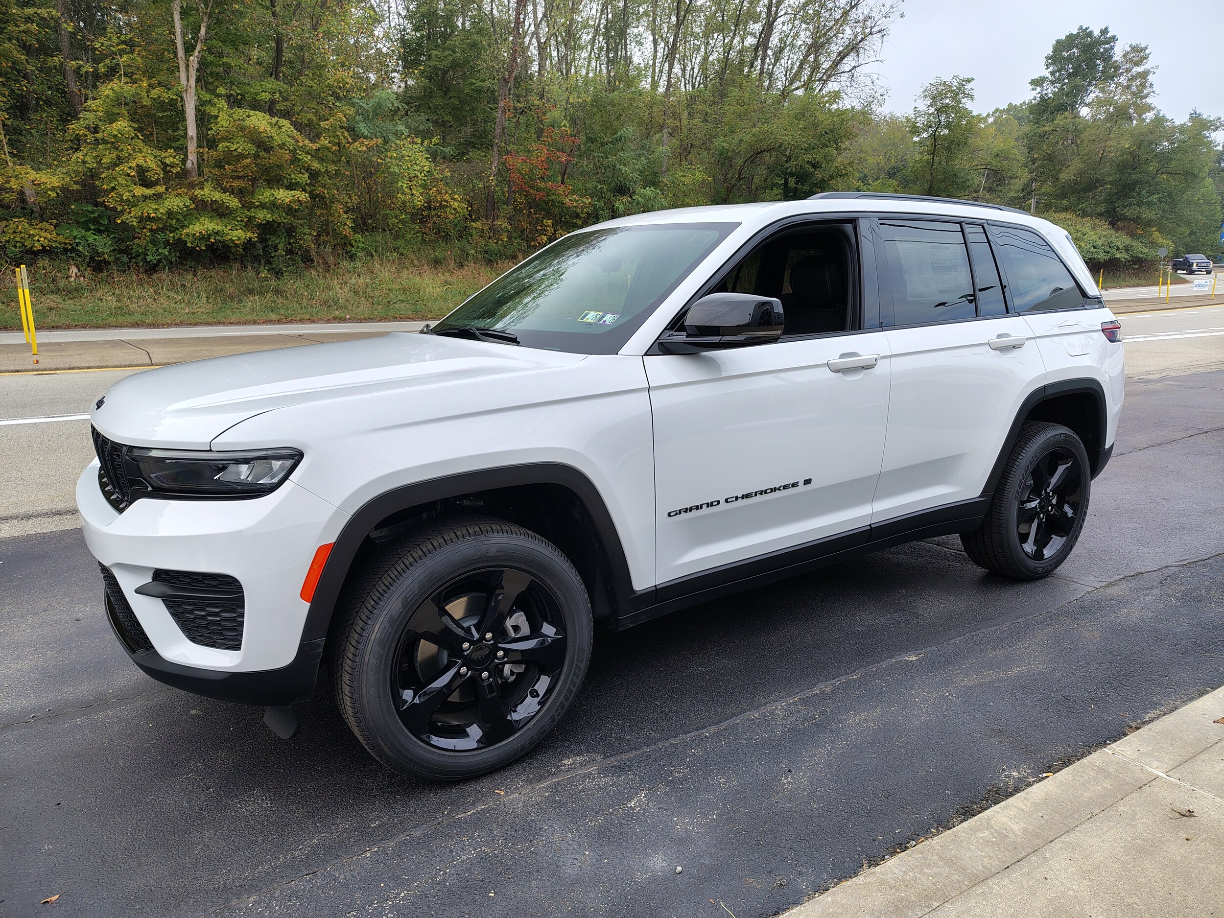 2025 Jeep Grand Cherokee Altitude photo 3