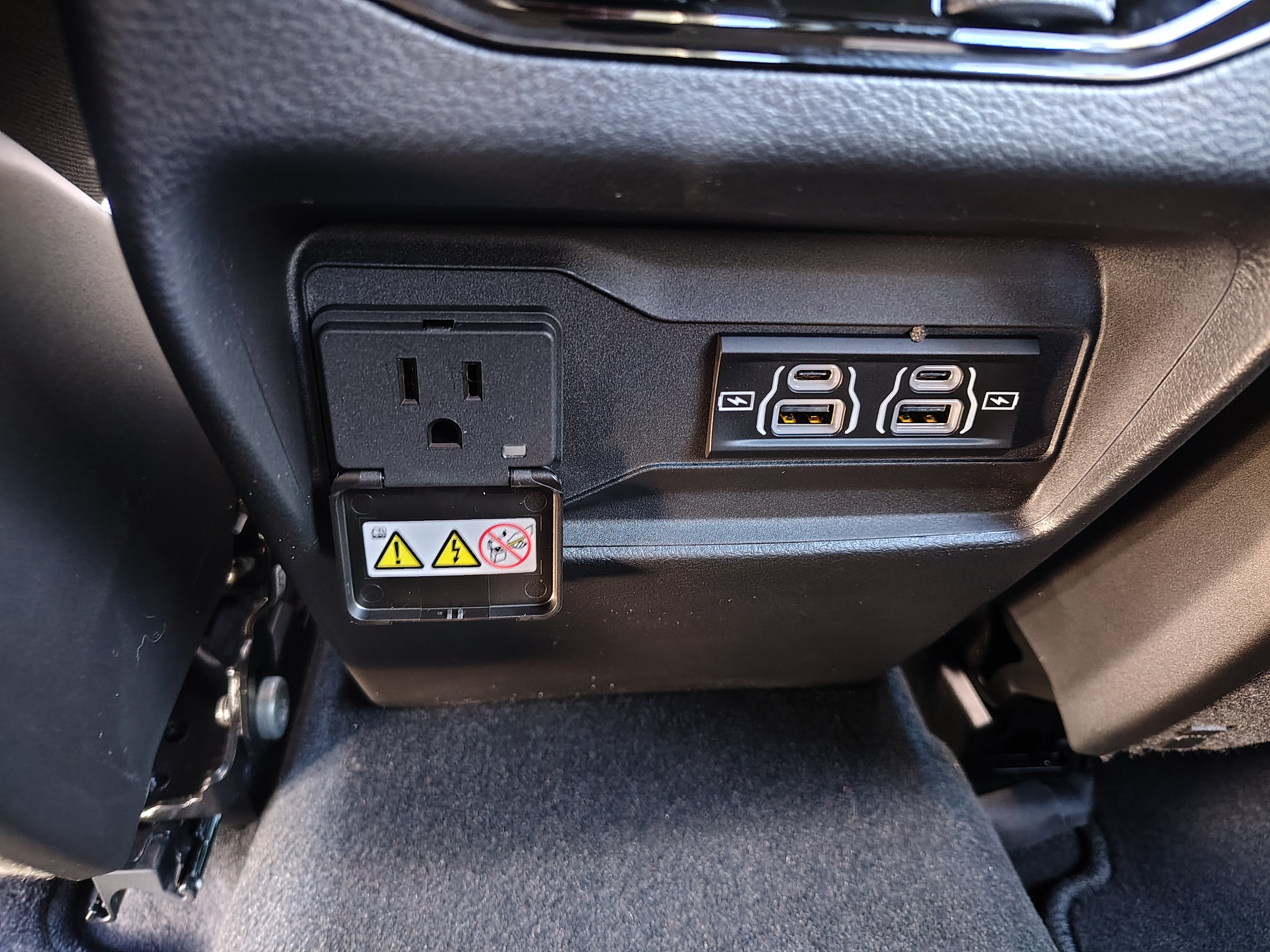 2027 Jeep Grand Cherokee photo 27 of 40
