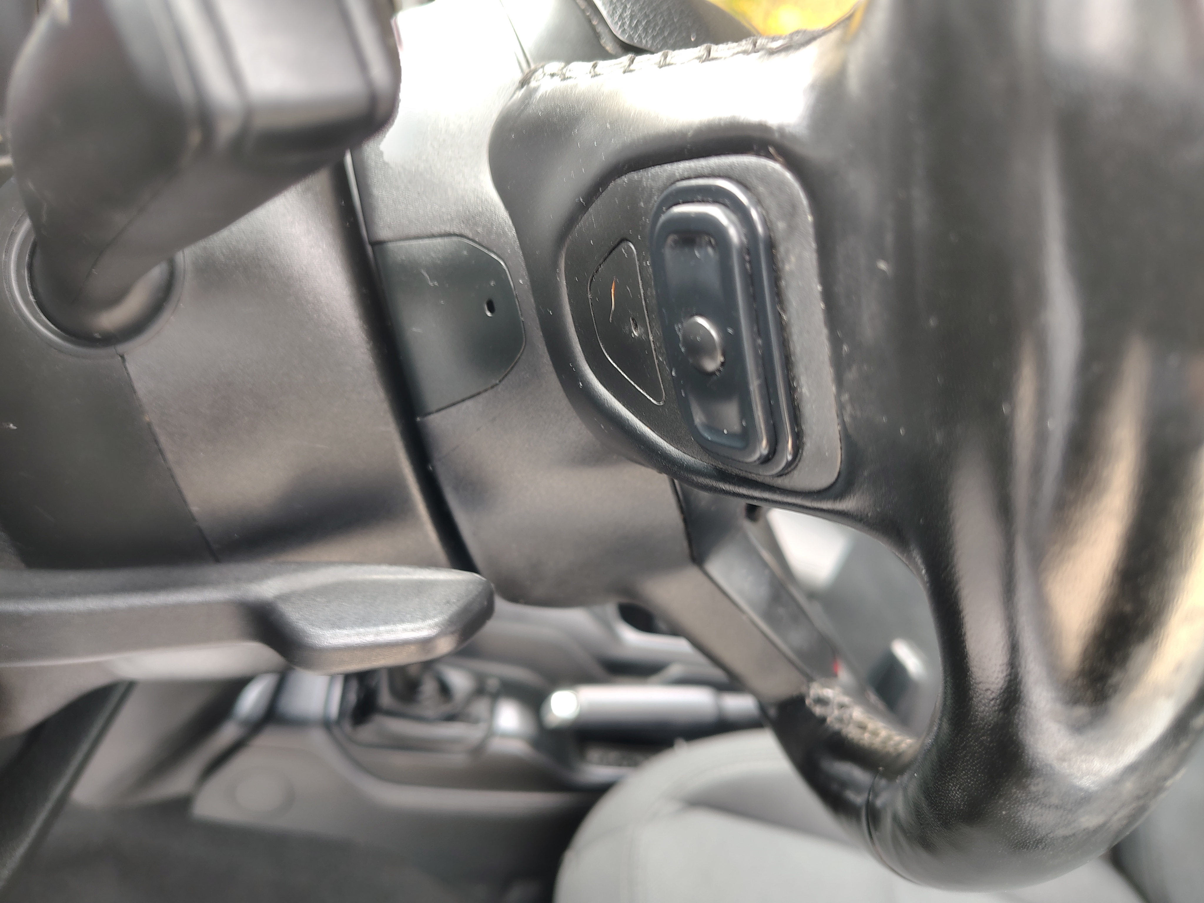 2021 Jeep Gladiator photo 23 of 34