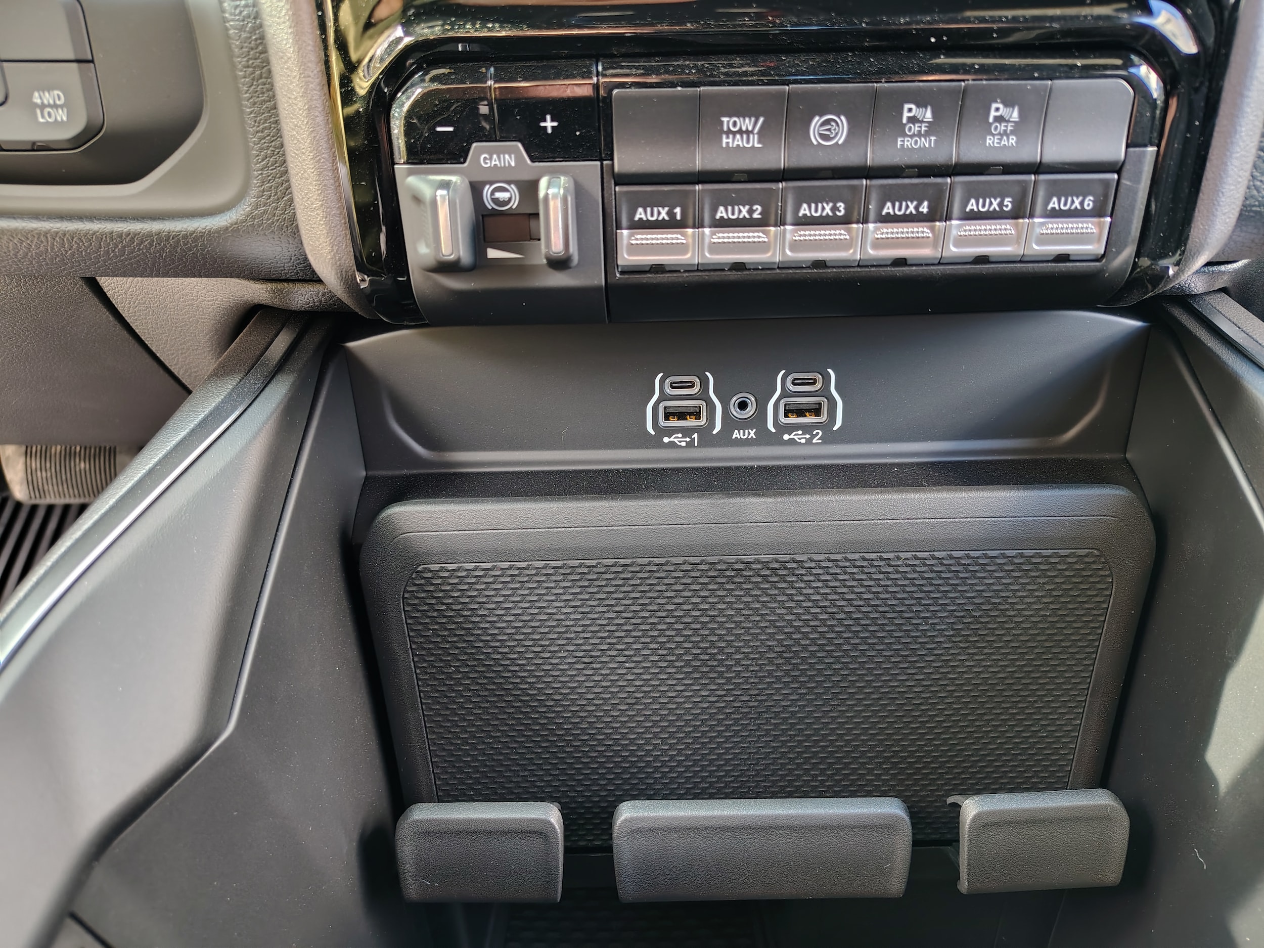 2026 Ram 2500 BIG HORN CREW CAB 4X4 6'4 BOX Bright White at Solomon CJD Carmichaels
