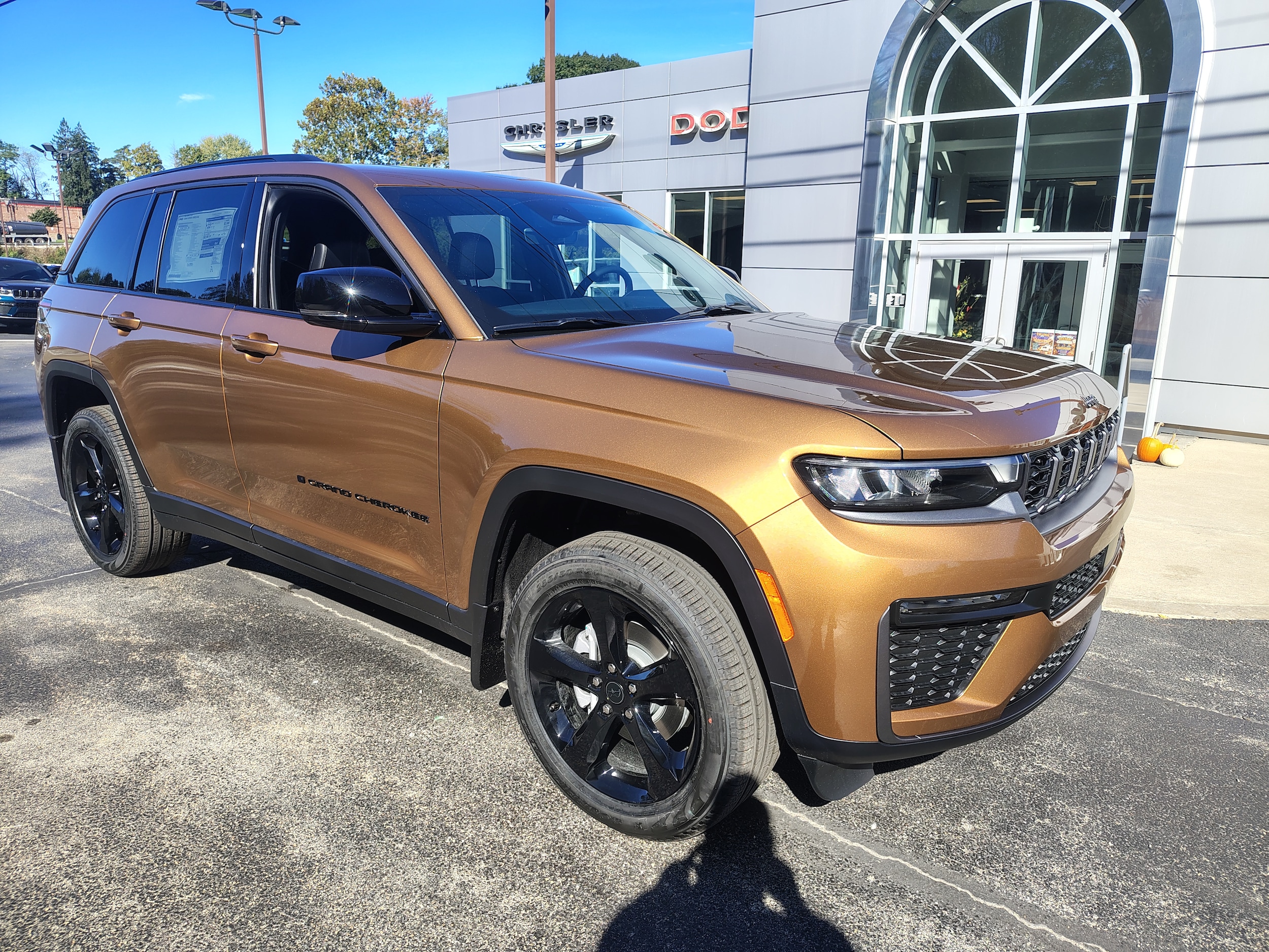 2027 Jeep Grand Cherokee photo 2 of 45