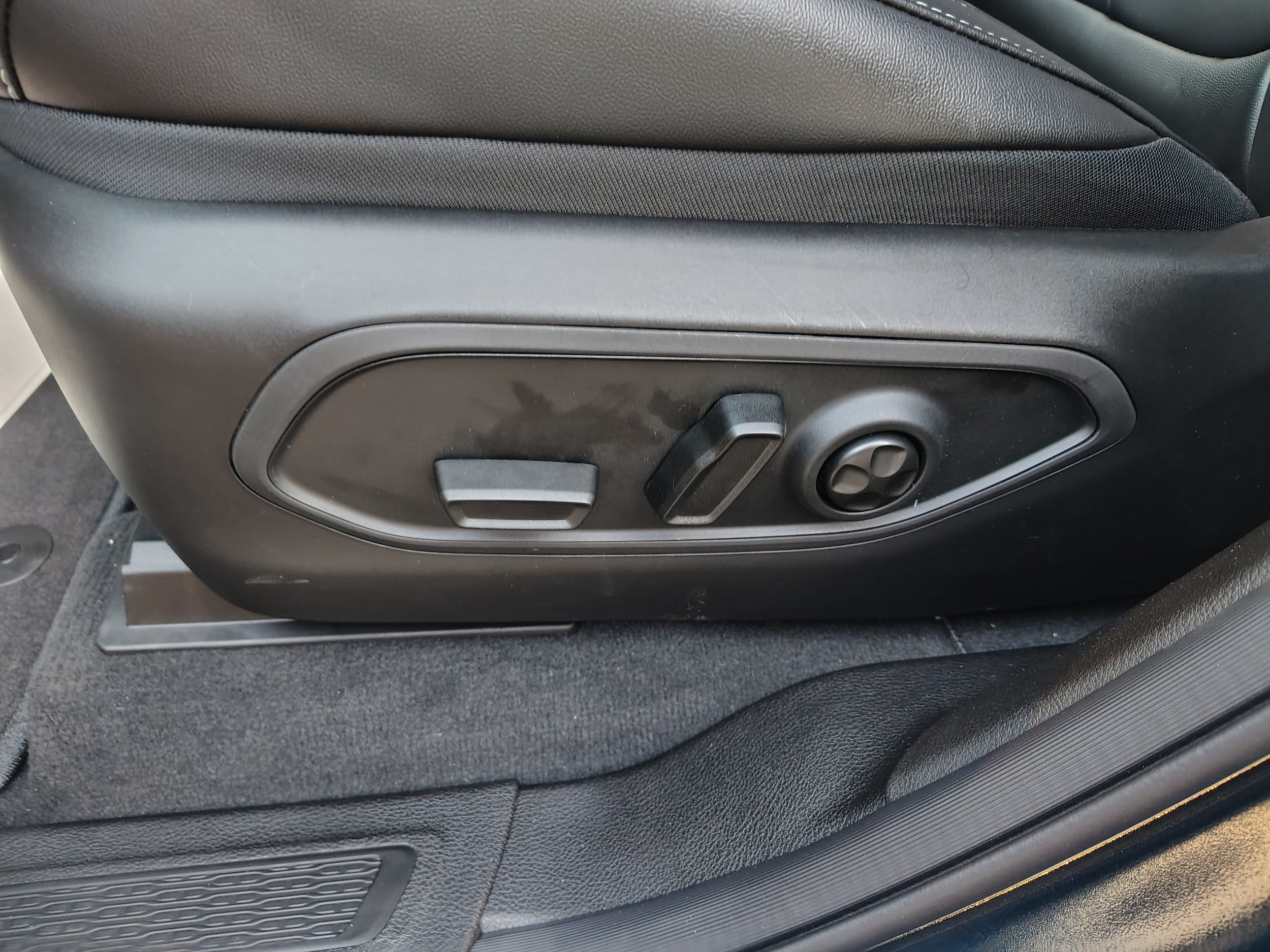 2027 Jeep Grand Cherokee photo 22 of 41