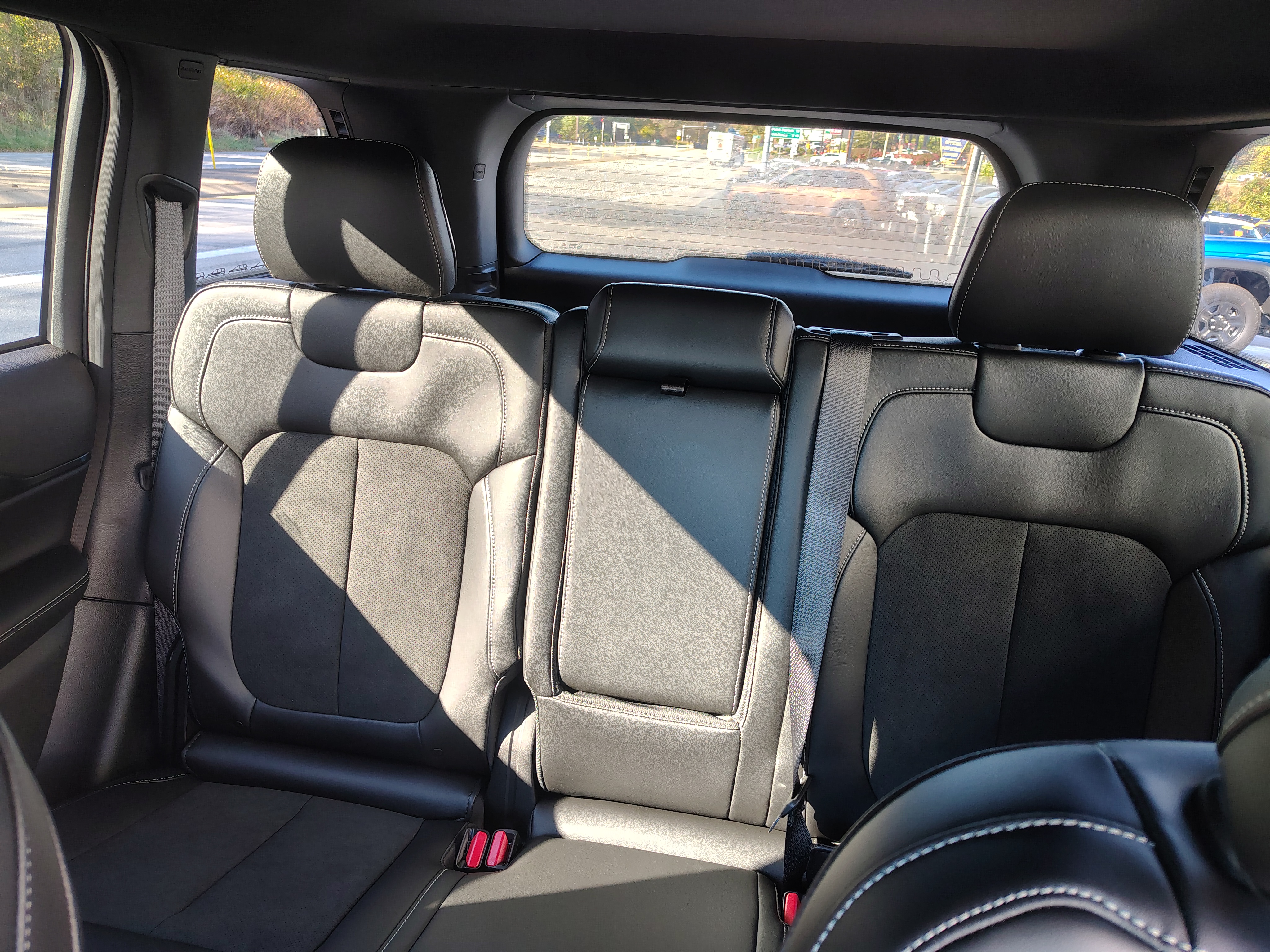 2027 Jeep Grand Cherokee photo 21 of 39
