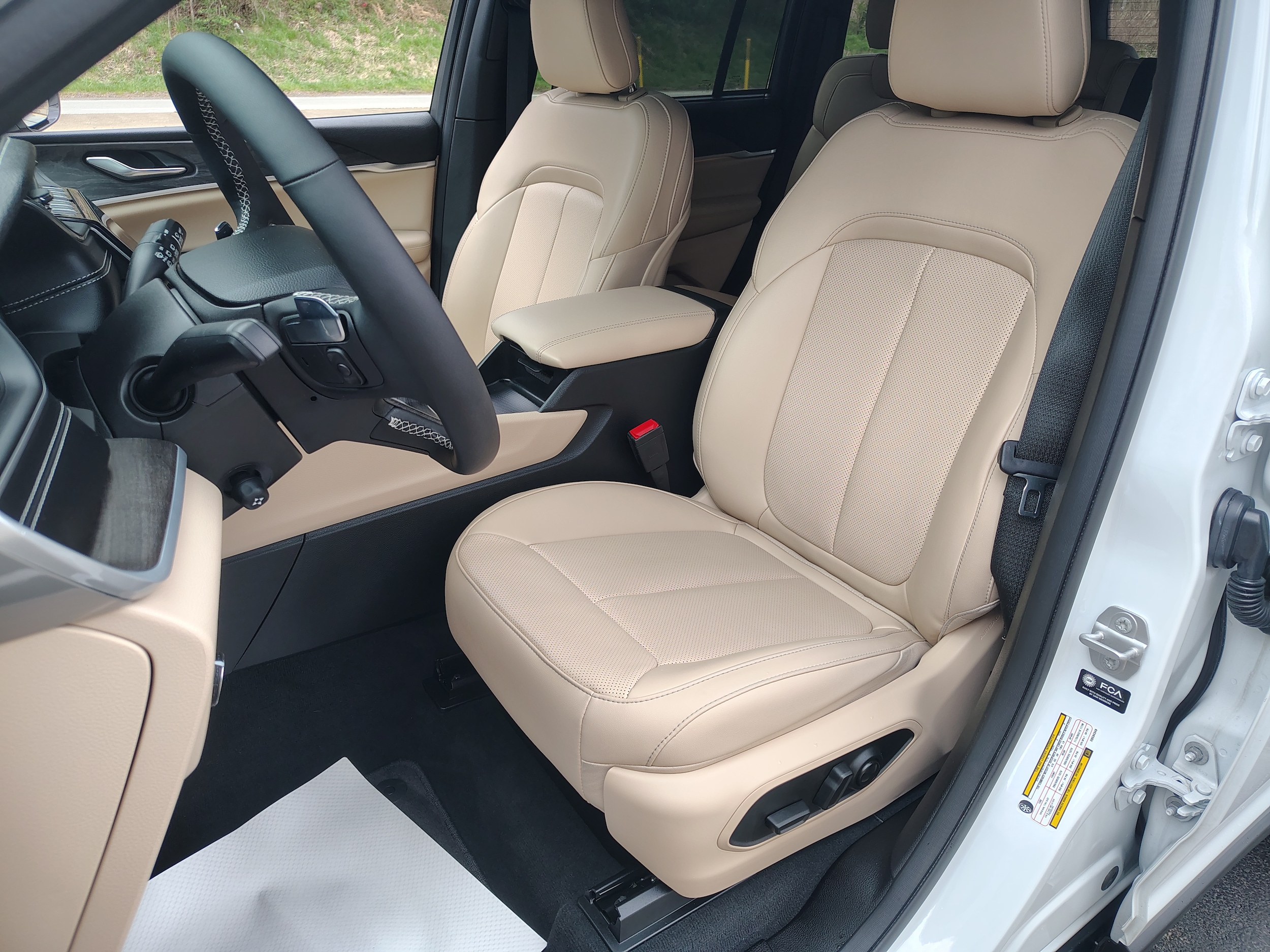 2024 Jeep Grand Cherokee Limited Bright White Clearcoat at Solomon CJD Carmichaels