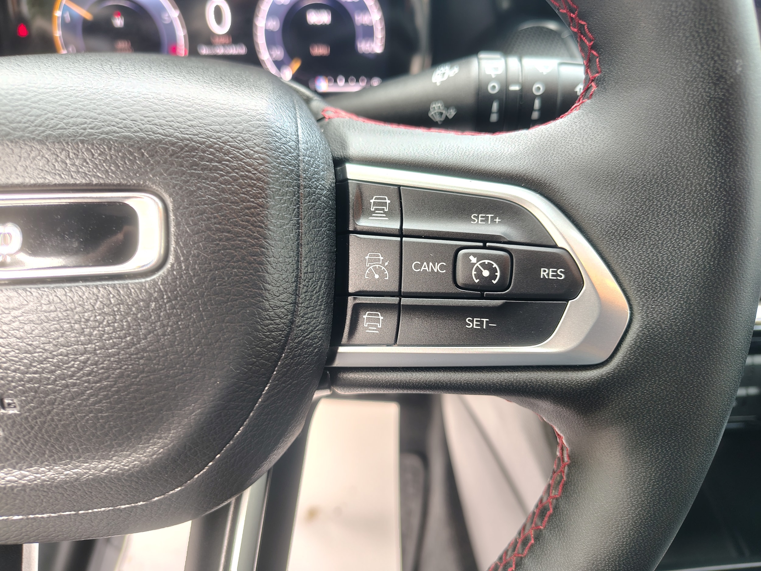 2025 Jeep Compass Trailhawk Silver Zynith Metallic Clearcoat at Solomon CJD Carmichaels