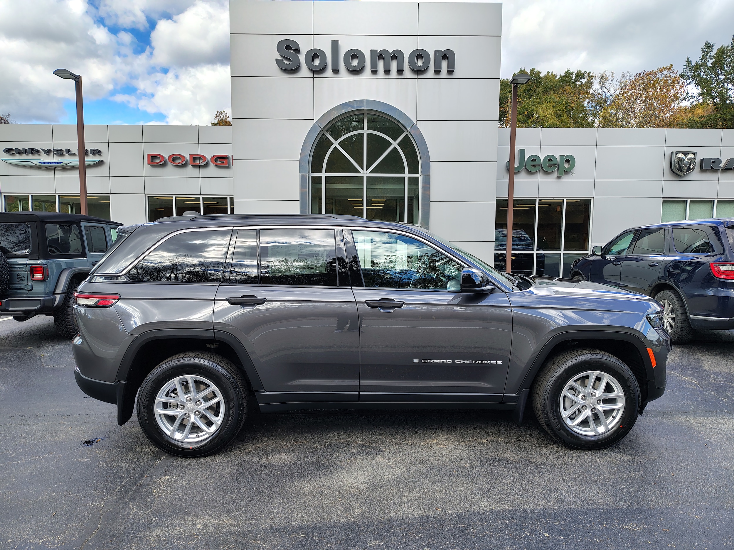 2025 Jeep Grand Cherokee Laredo