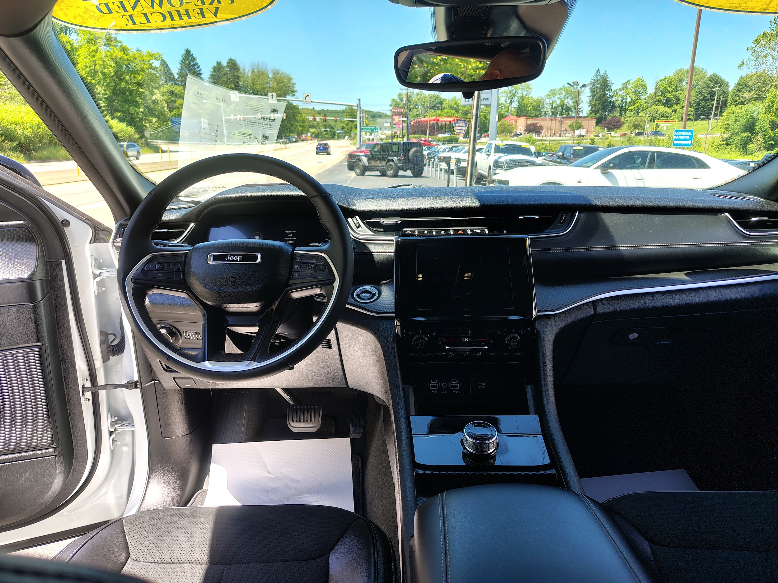 2024 Jeep Grand Cherokee L photo 27 of 40