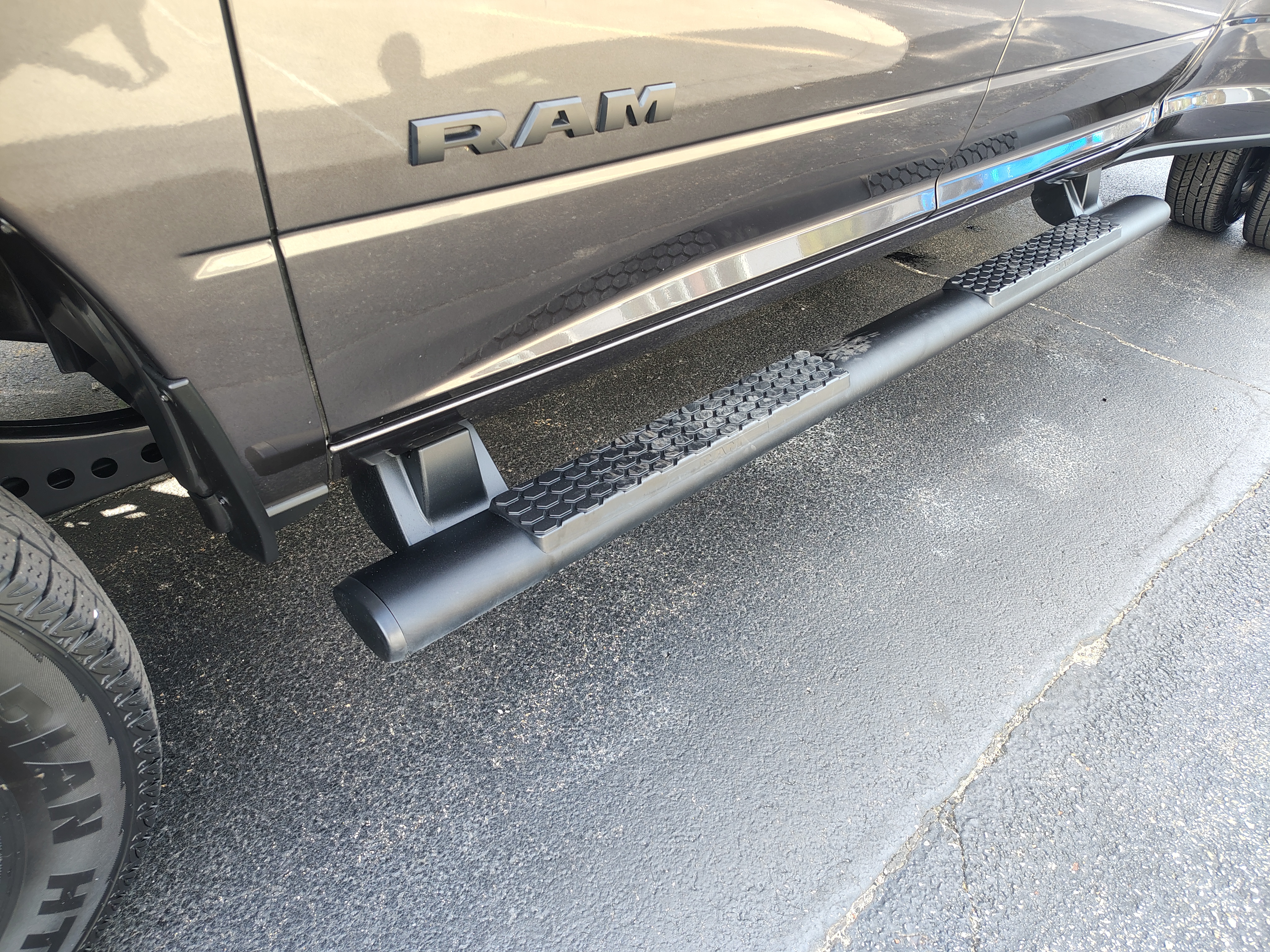 2026 Ram 3500 photo 7 of 40