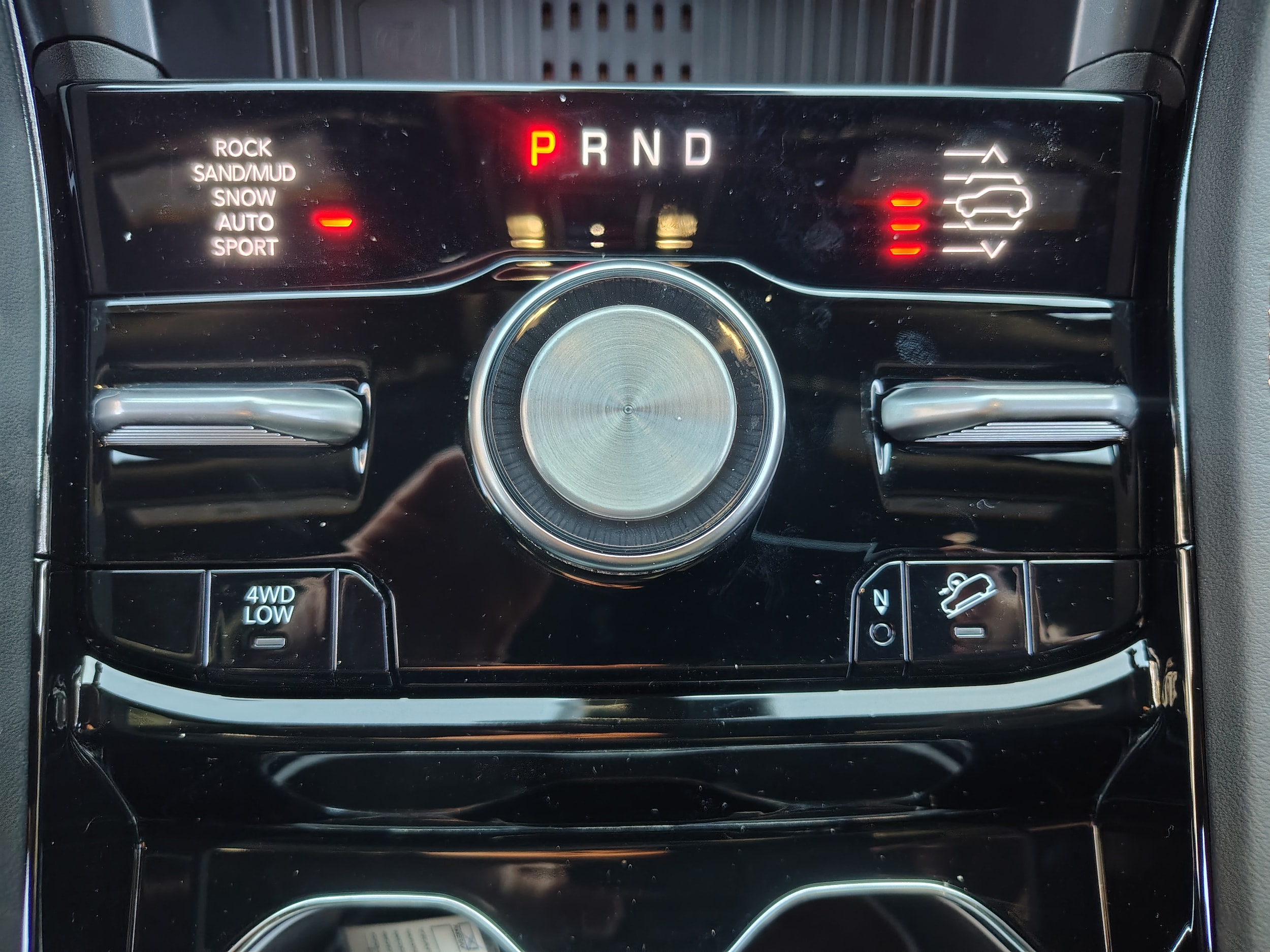 2027 Jeep Grand Cherokee photo 44 of 47