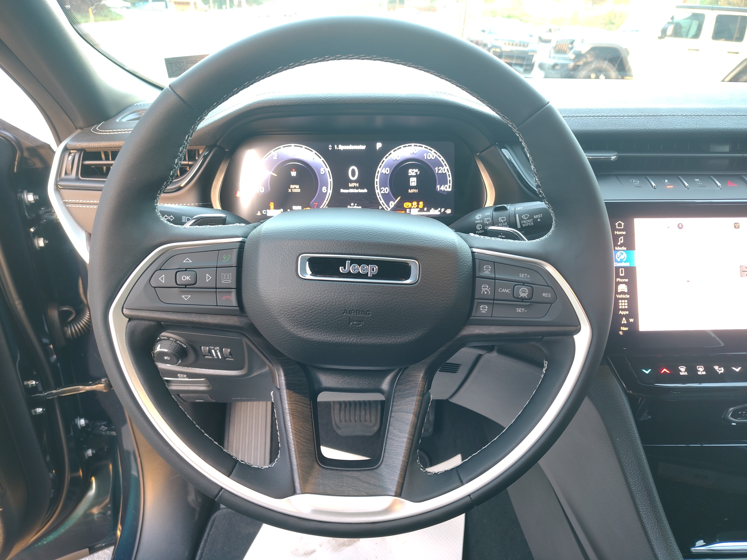 2027 Jeep Grand Cherokee photo 31 of 41